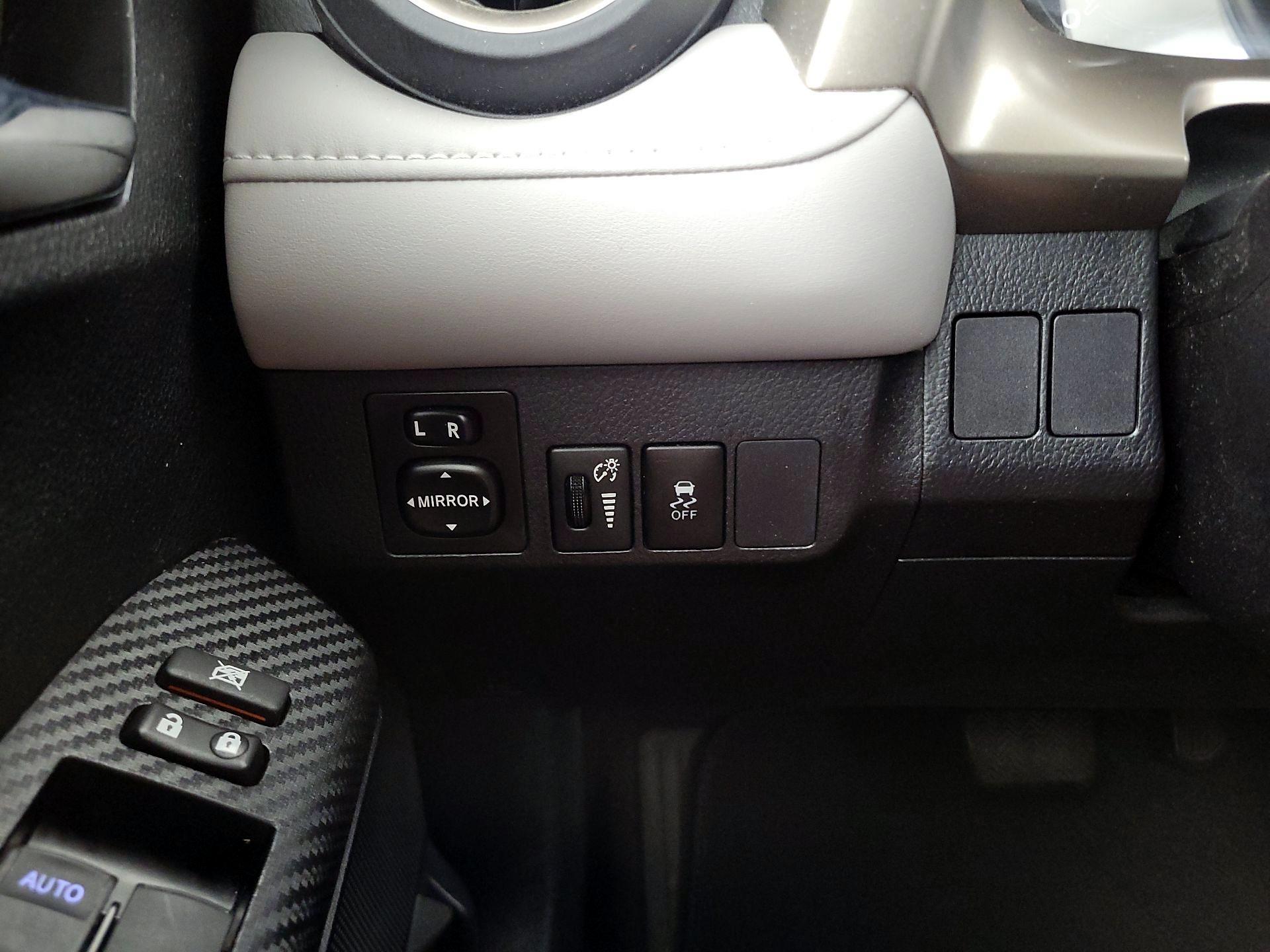 Thumbnail: 2014 Toyota RAV4 - 13