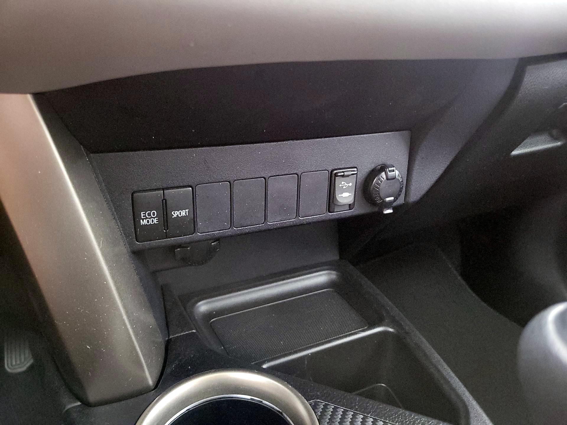 Thumbnail: 2014 Toyota RAV4 - 18