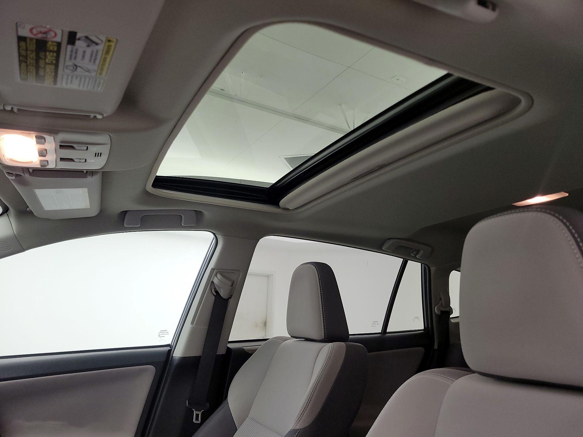 Thumbnail: 2014 Toyota RAV4 - 19