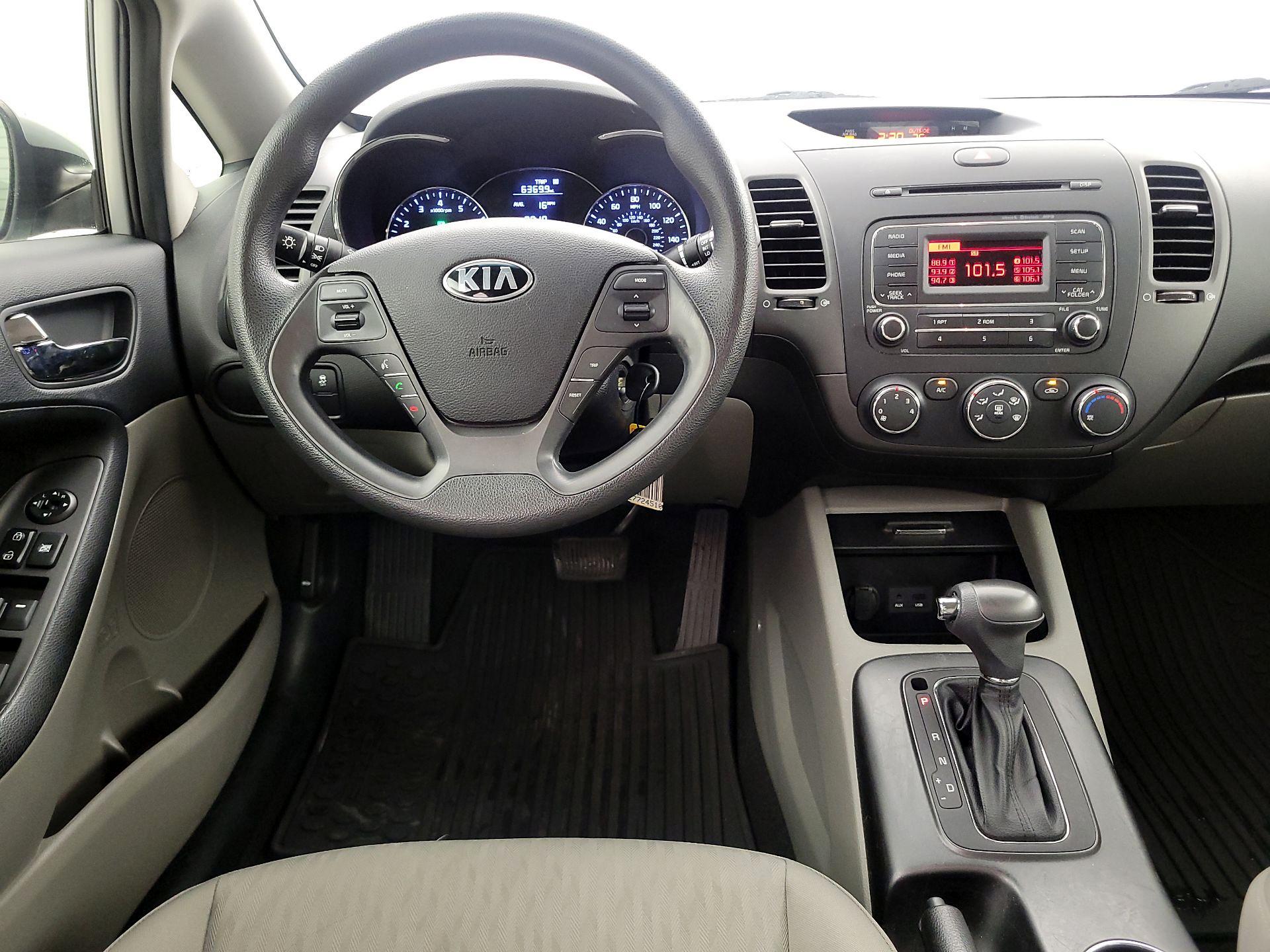 Thumbnail: 2015 Kia Forte - 10