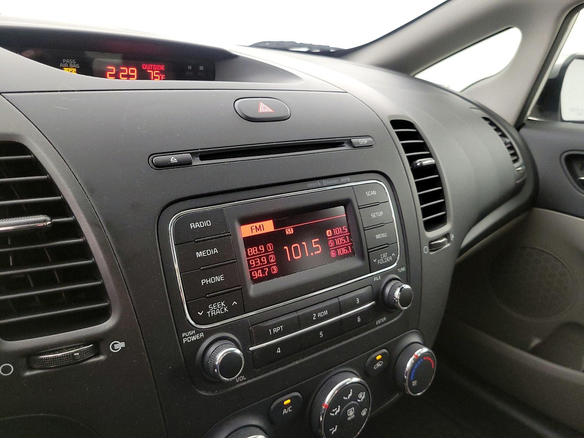 Thumbnail: 2015 Kia Forte - 14