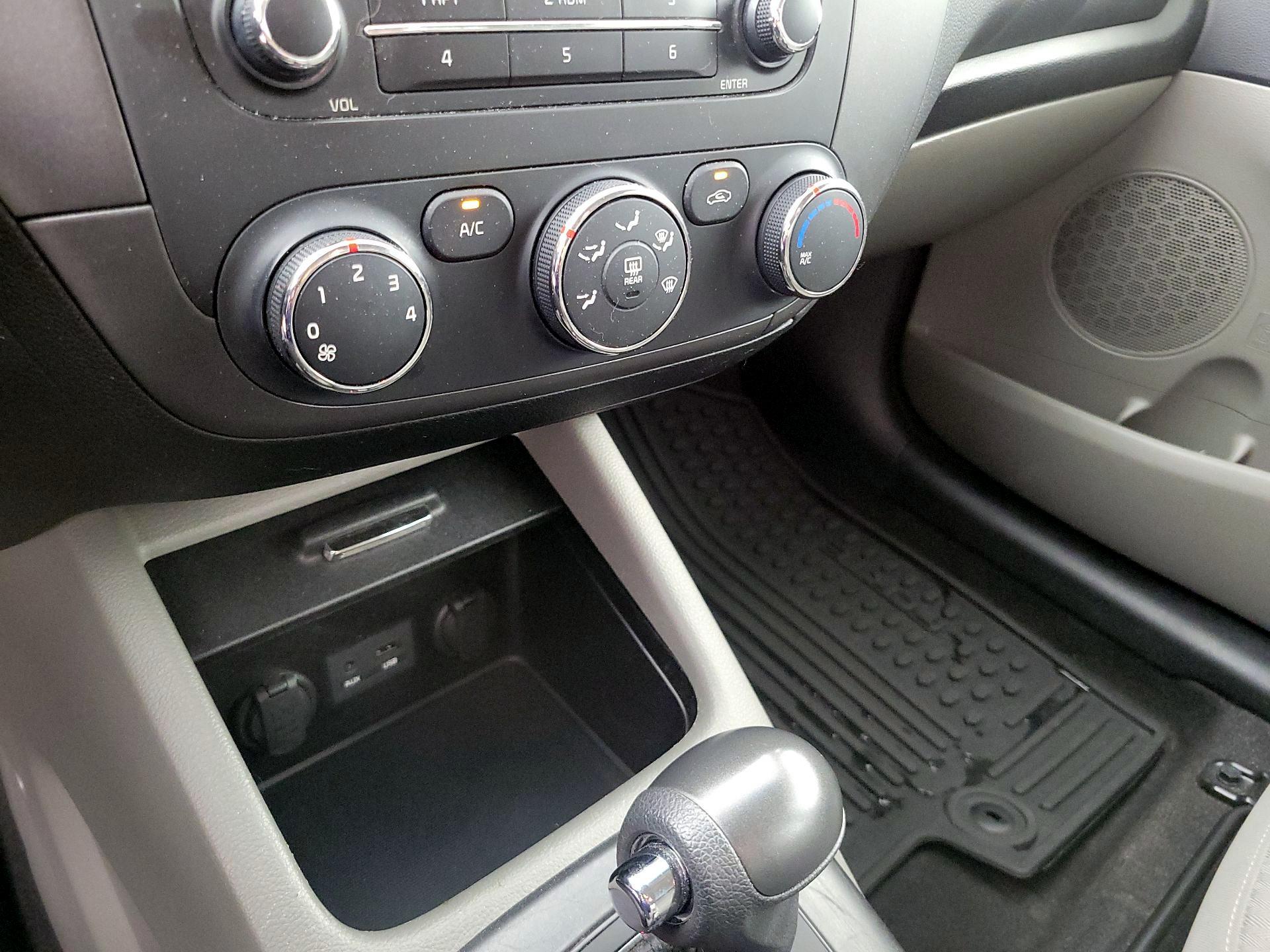 Thumbnail: 2015 Kia Forte - 15