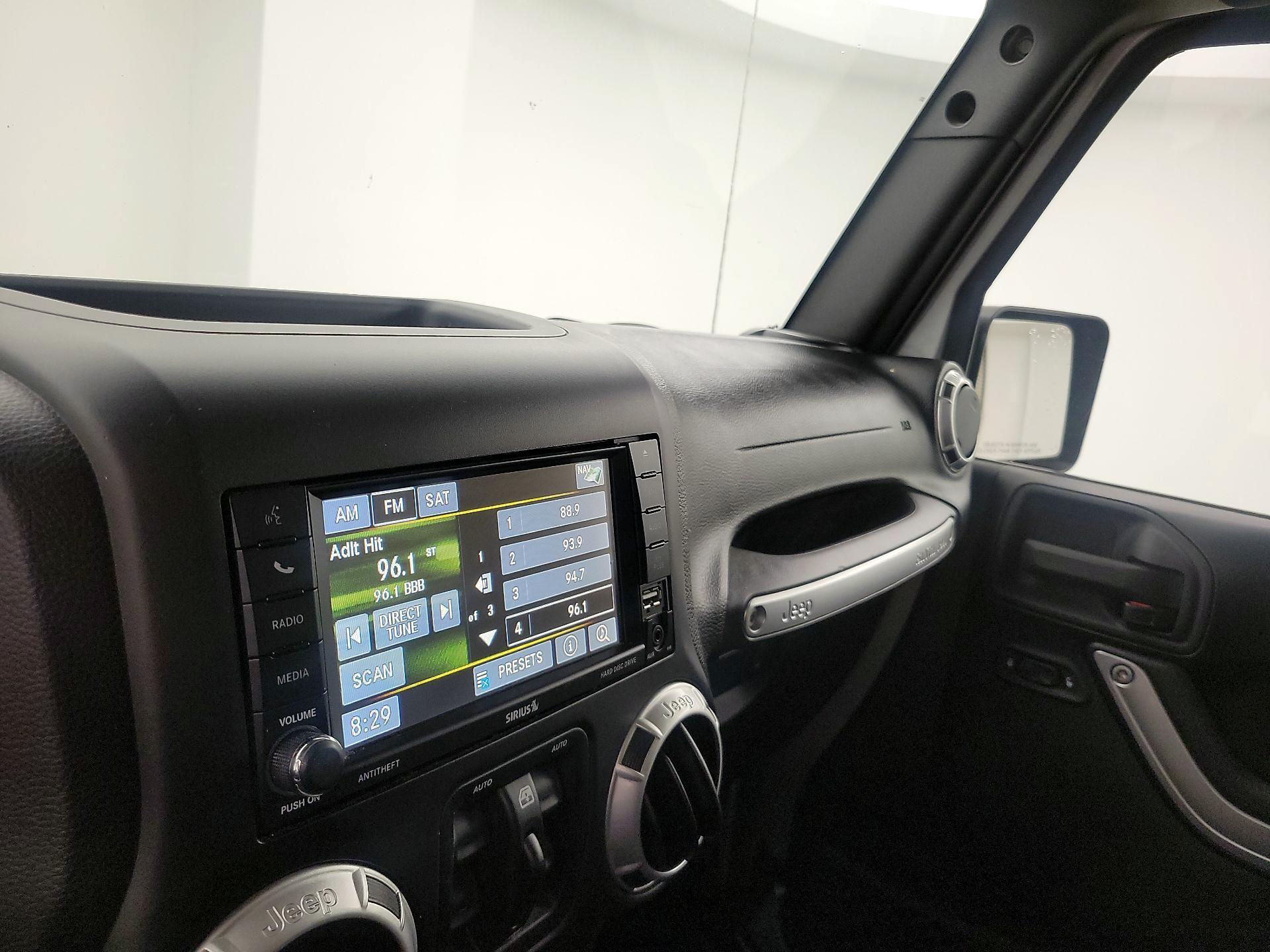 Thumbnail: 2015 Jeep Wrangler - 15