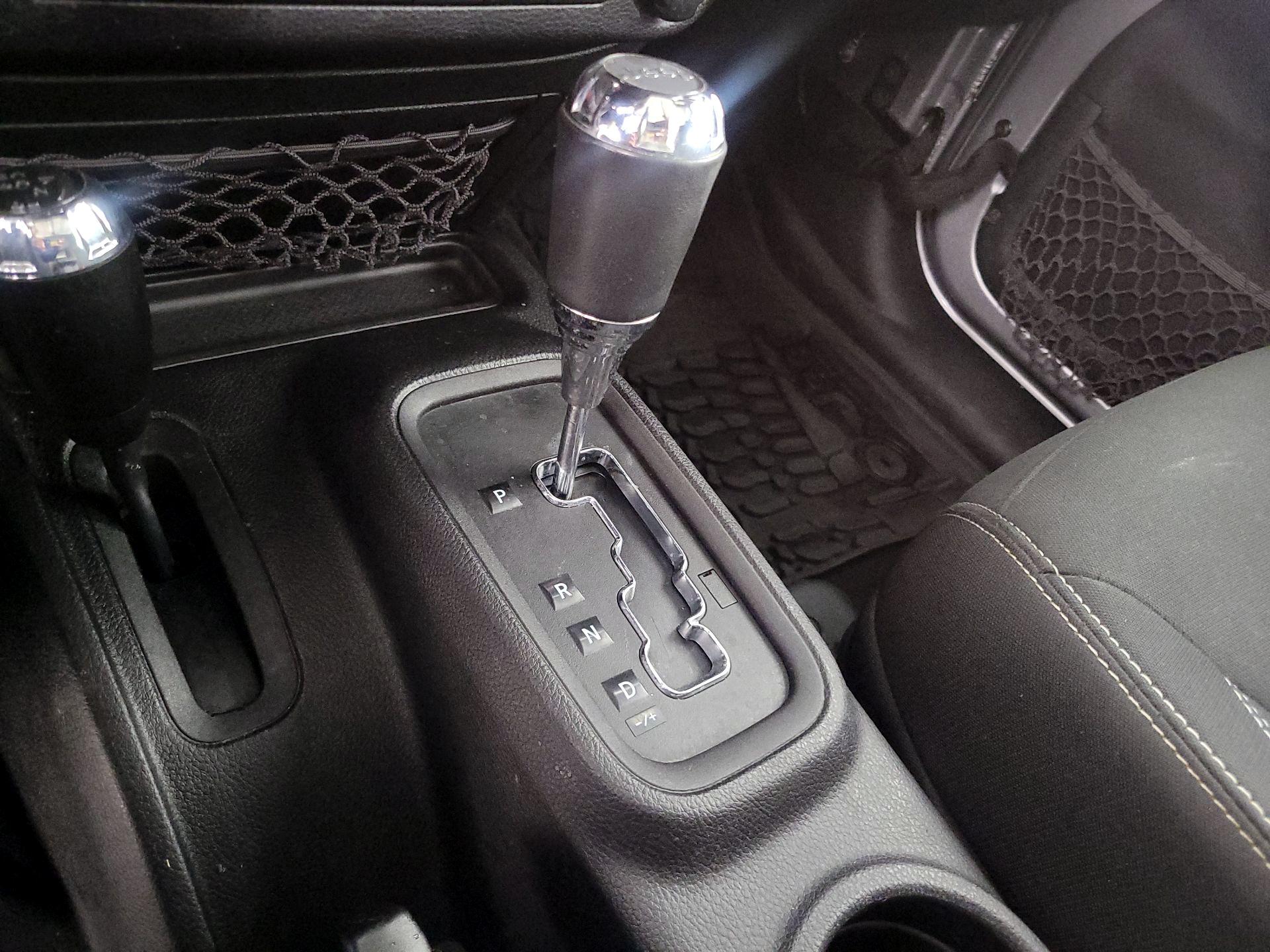 Thumbnail: 2015 Jeep Wrangler - 17