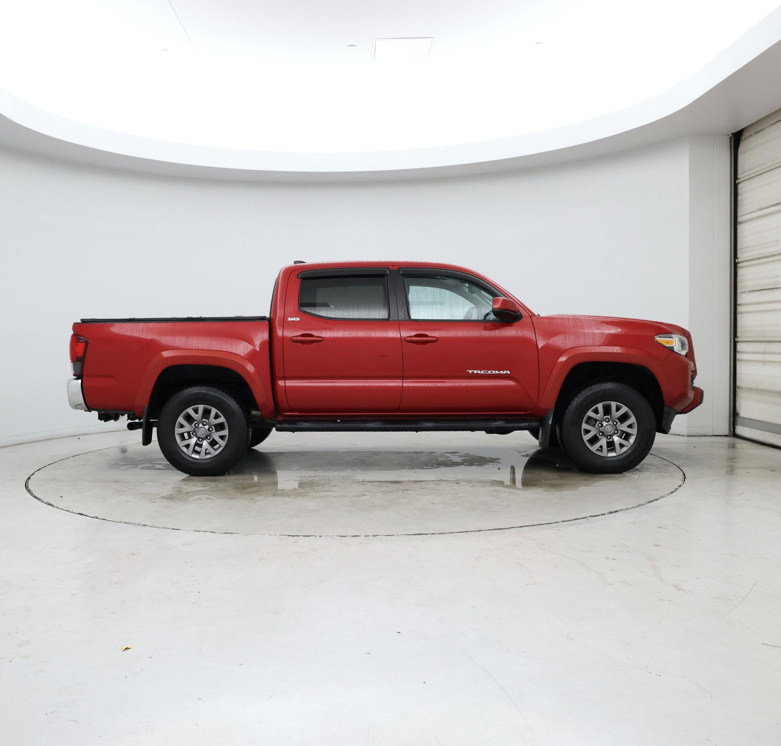Thumbnail: 2018 Toyota Tacoma - 7