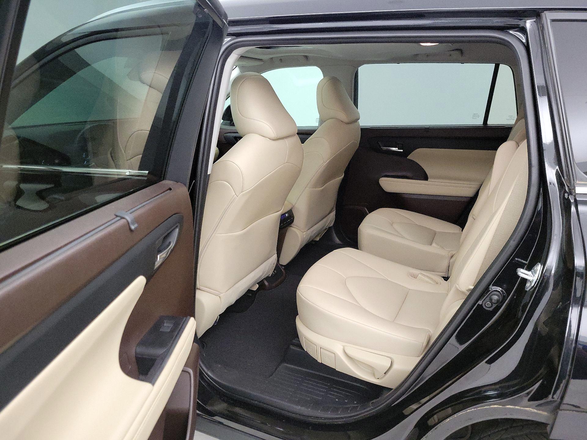 Thumbnail: 2021 Toyota Highlander - 20