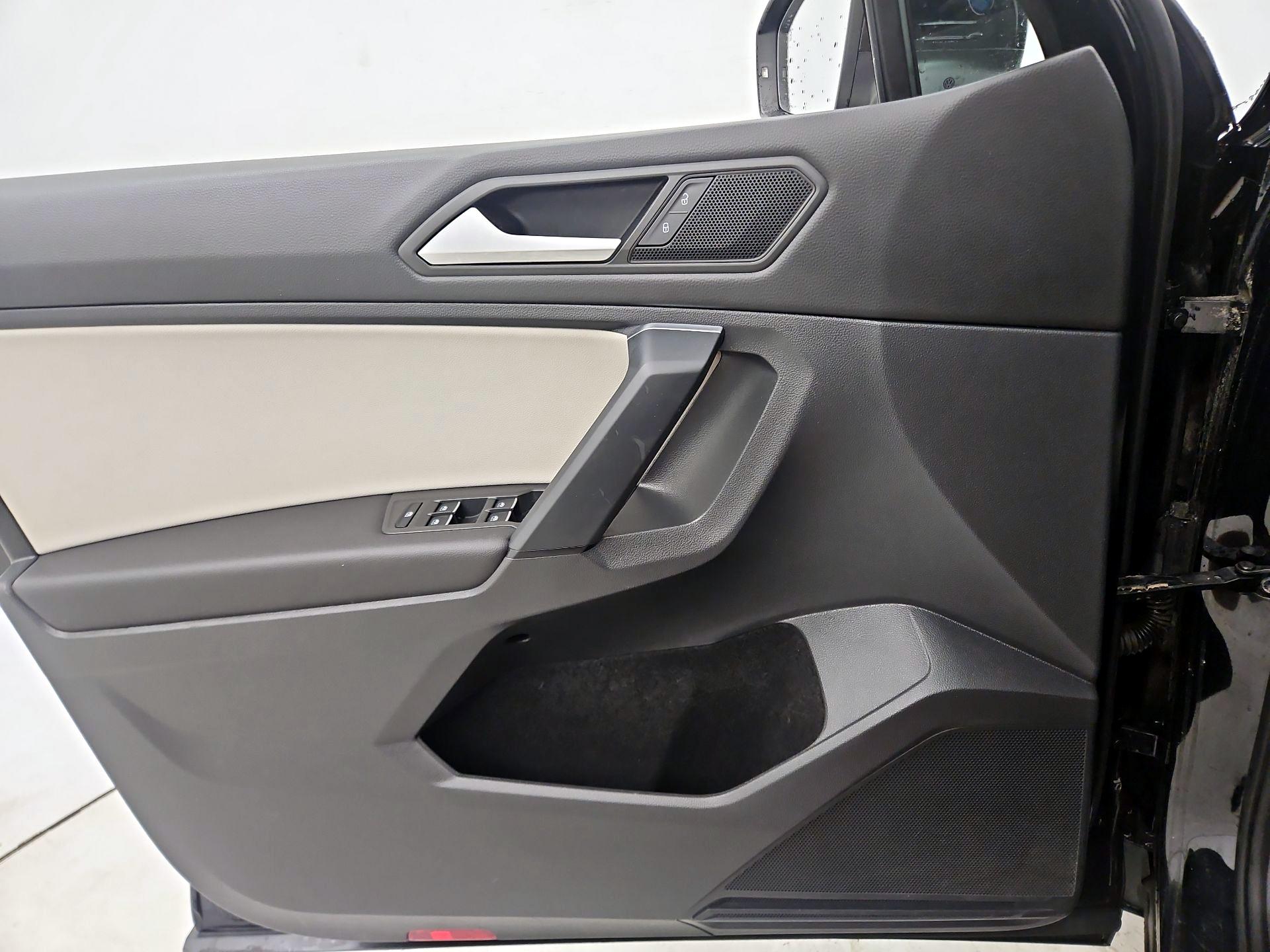 Thumbnail: 2019 Volkswagen Tiguan - 12