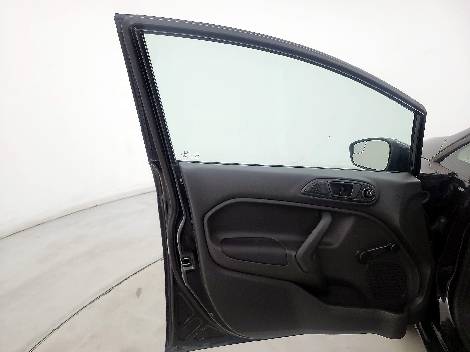 Thumbnail: 2014 Ford Fiesta - 12