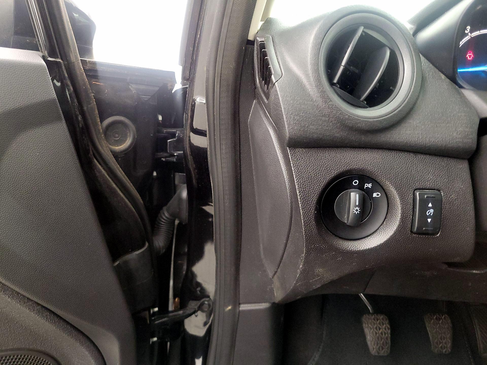 Thumbnail: 2014 Ford Fiesta - 13