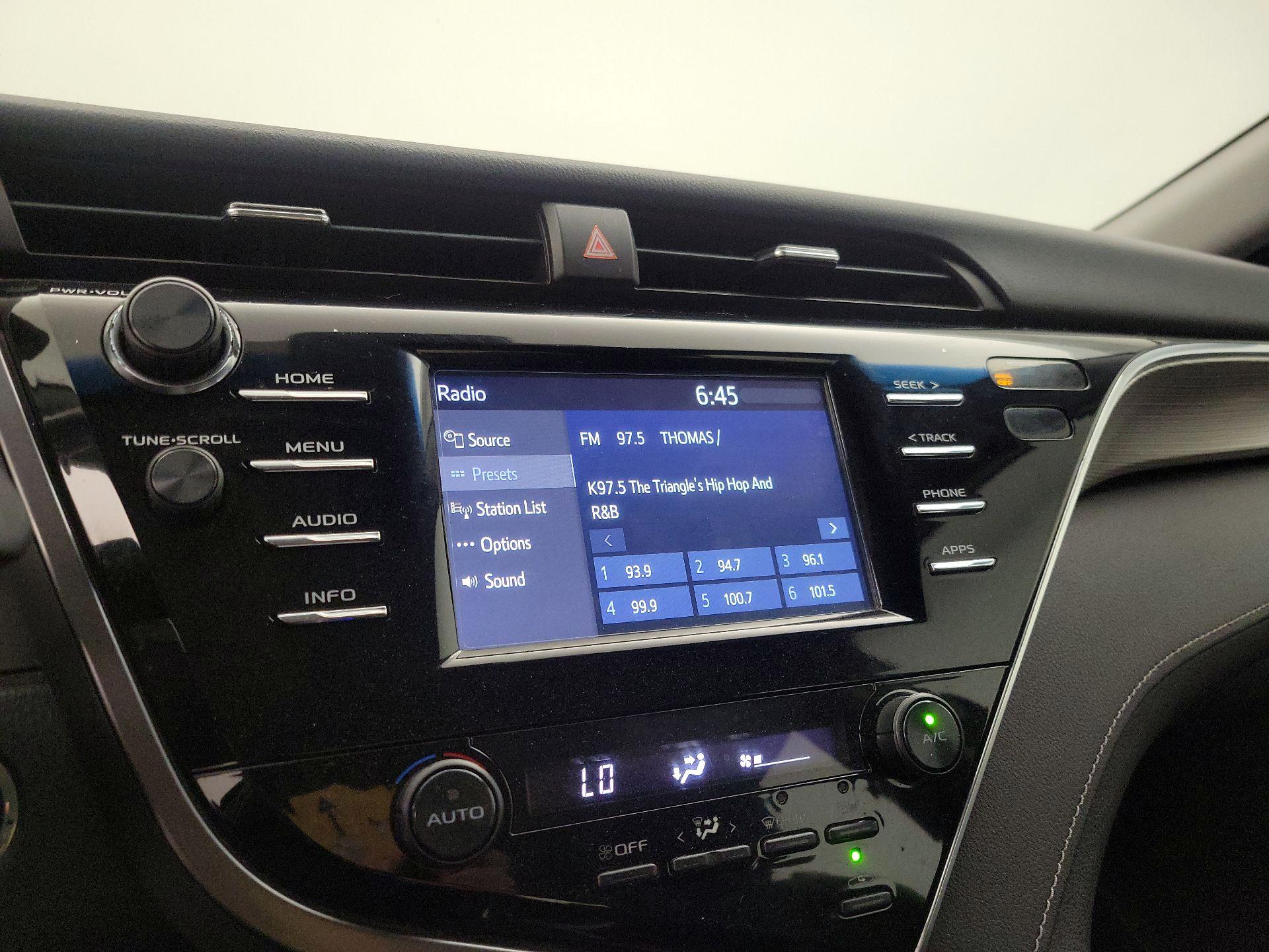 Thumbnail: 2018 Toyota Camry - 15