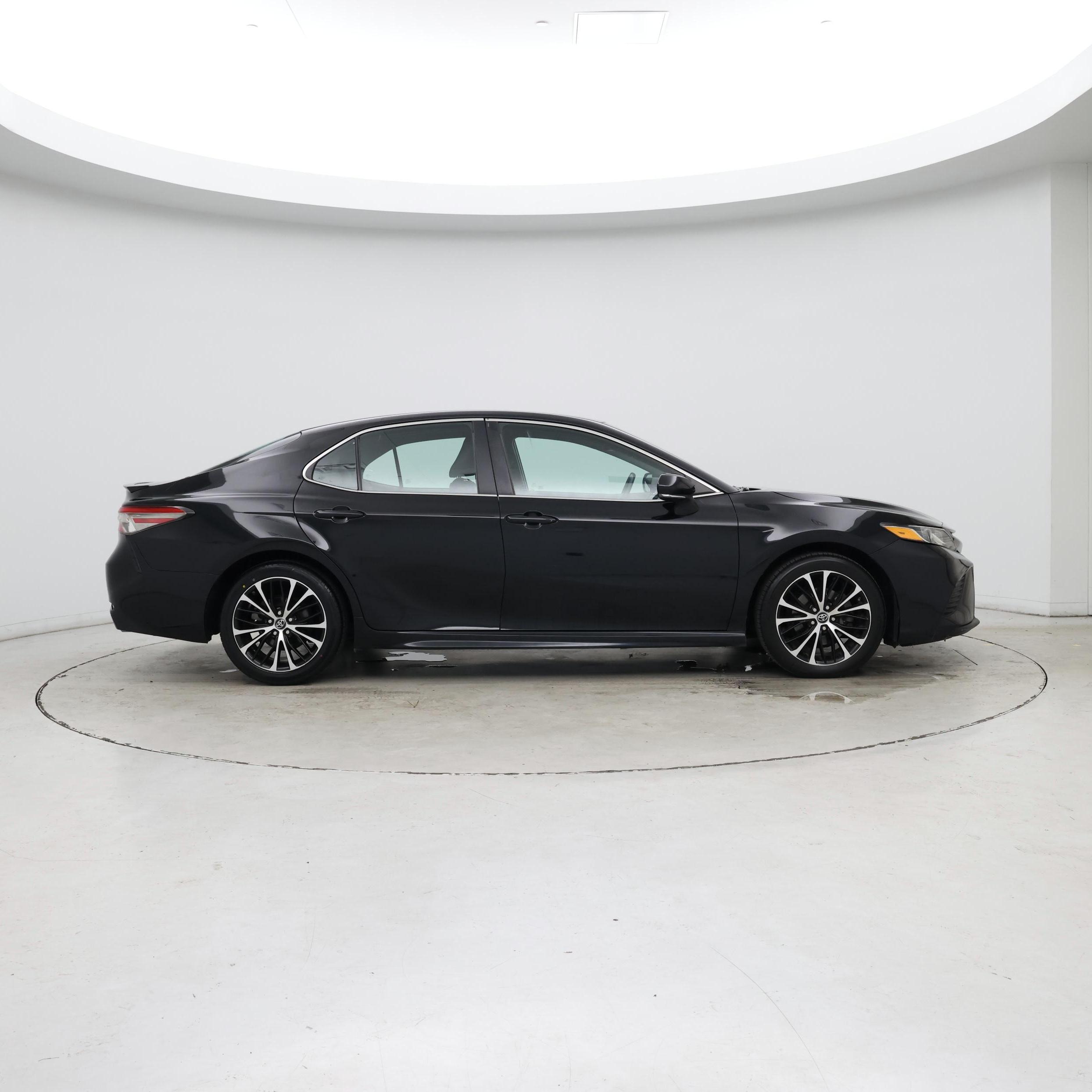 Thumbnail: 2018 Toyota Camry - 7