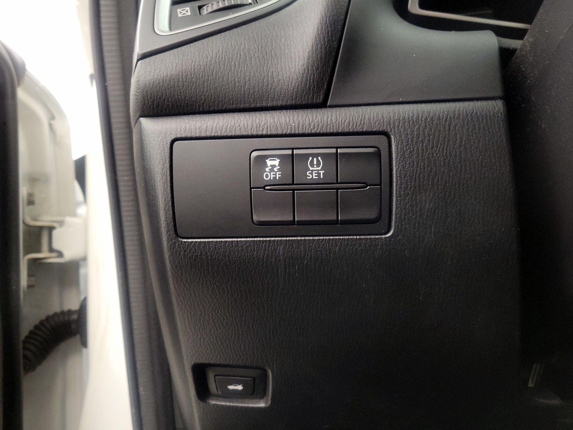 Thumbnail: 2014 Mazda Mazda3 - 13