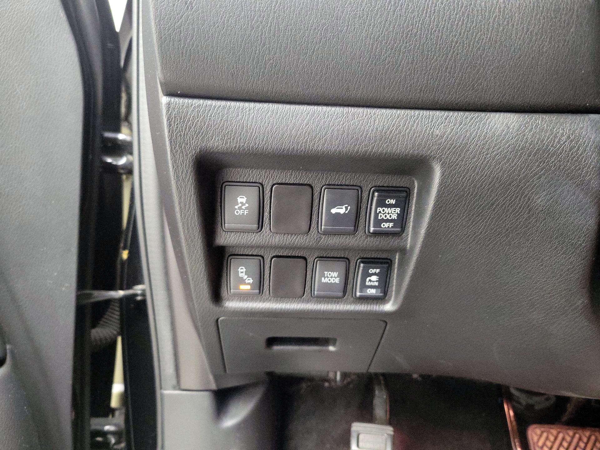 Thumbnail: 2015 Nissan Pathfinder - 13