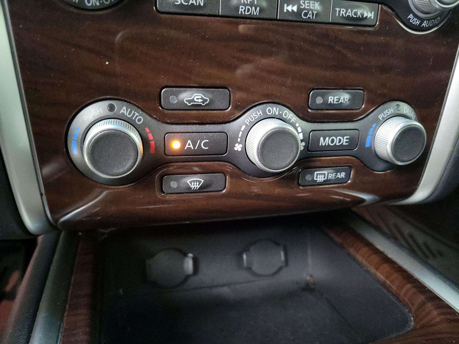 Thumbnail: 2015 Nissan Pathfinder - 17