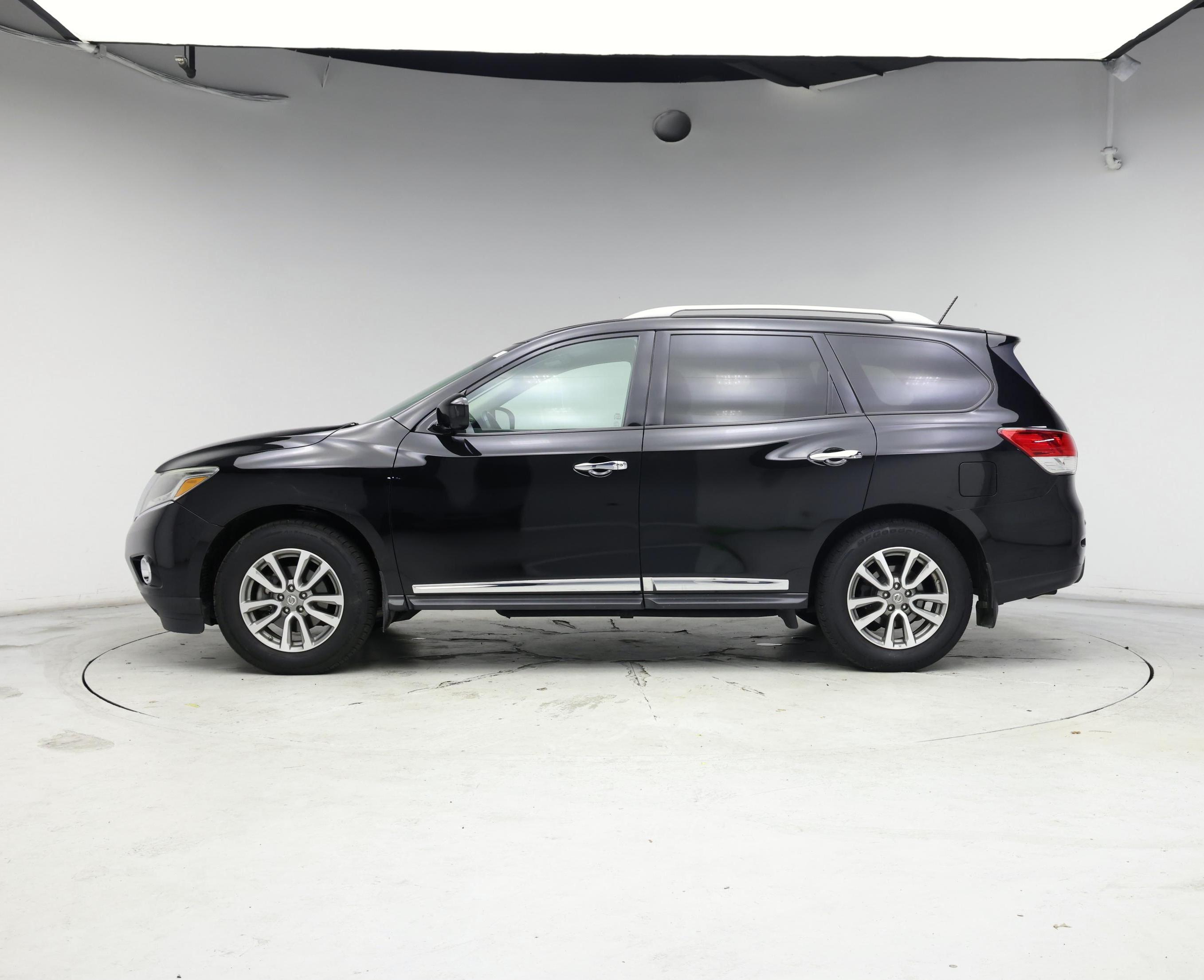Thumbnail: 2015 Nissan Pathfinder - 3