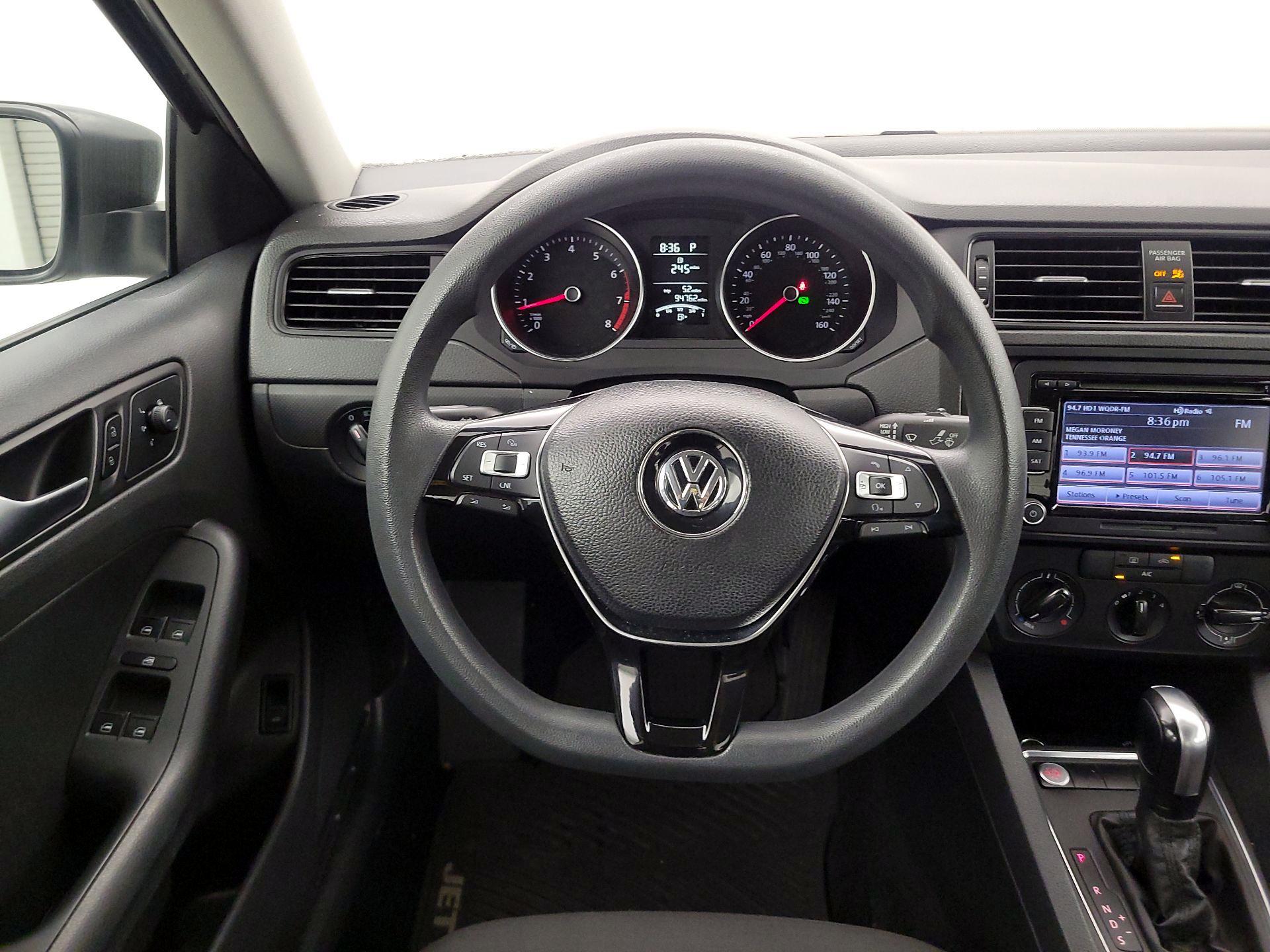 Thumbnail: 2015 Volkswagen Jetta - 10
