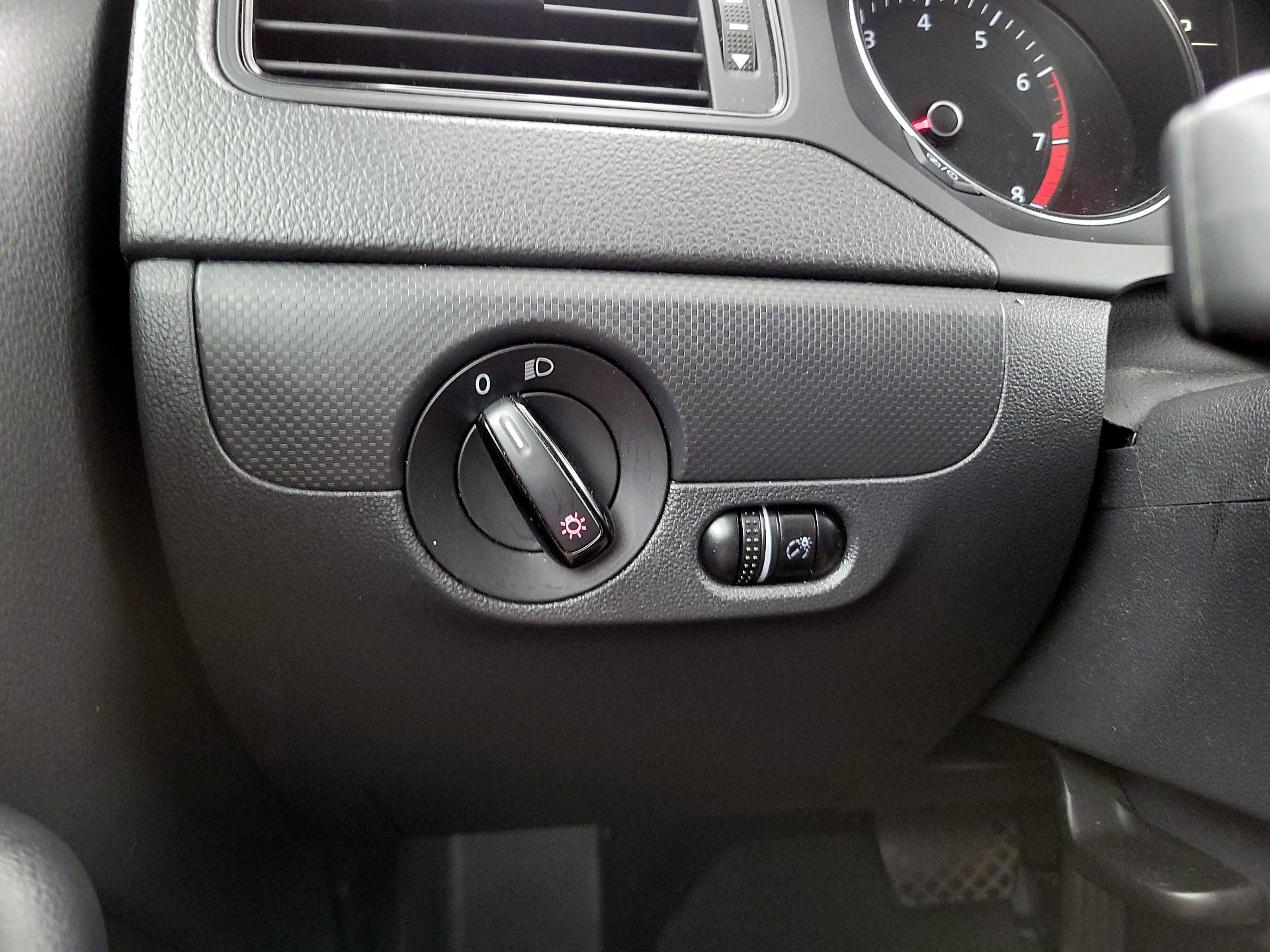 Thumbnail: 2015 Volkswagen Jetta - 13