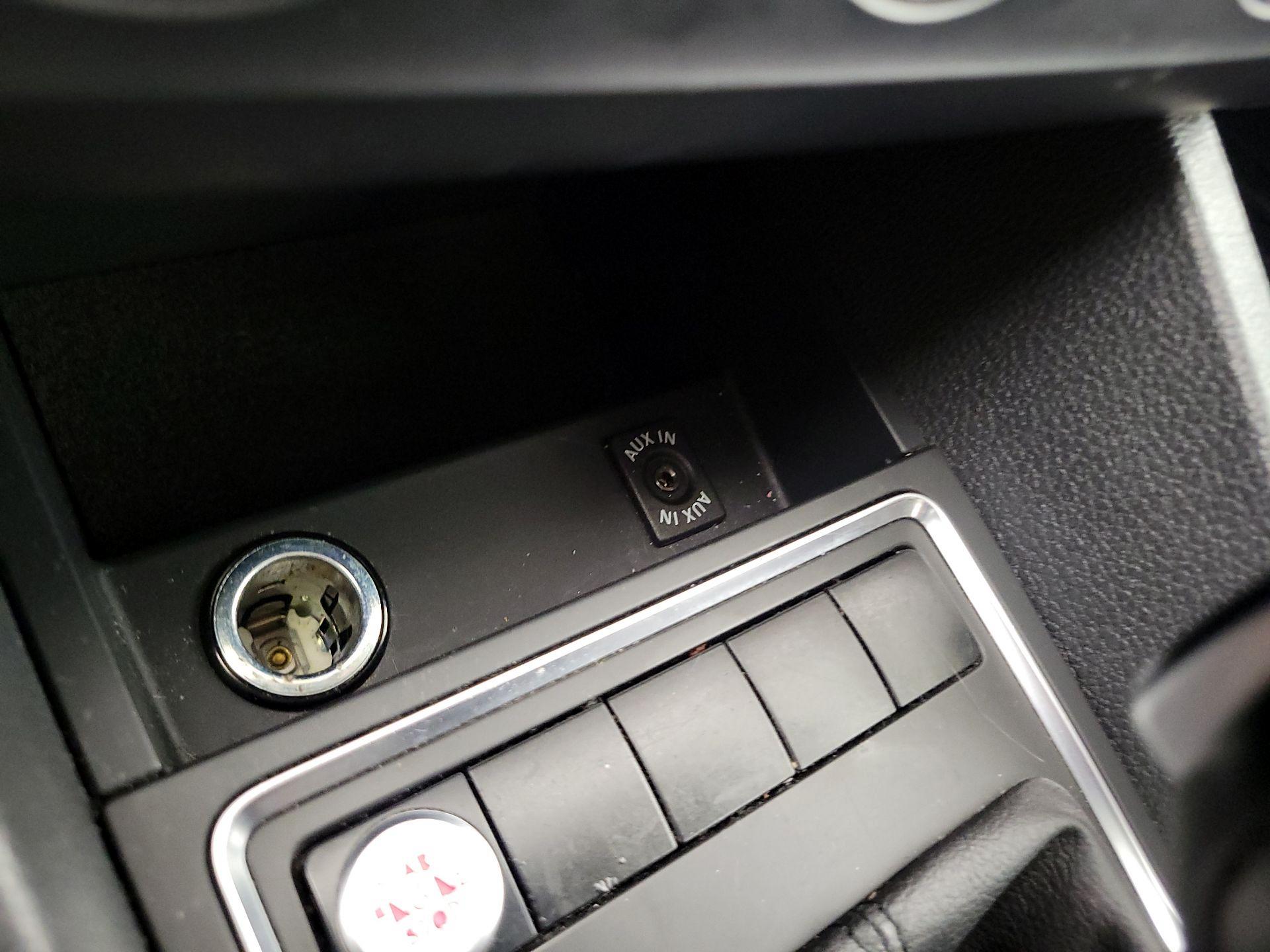 Thumbnail: 2015 Volkswagen Jetta - 18