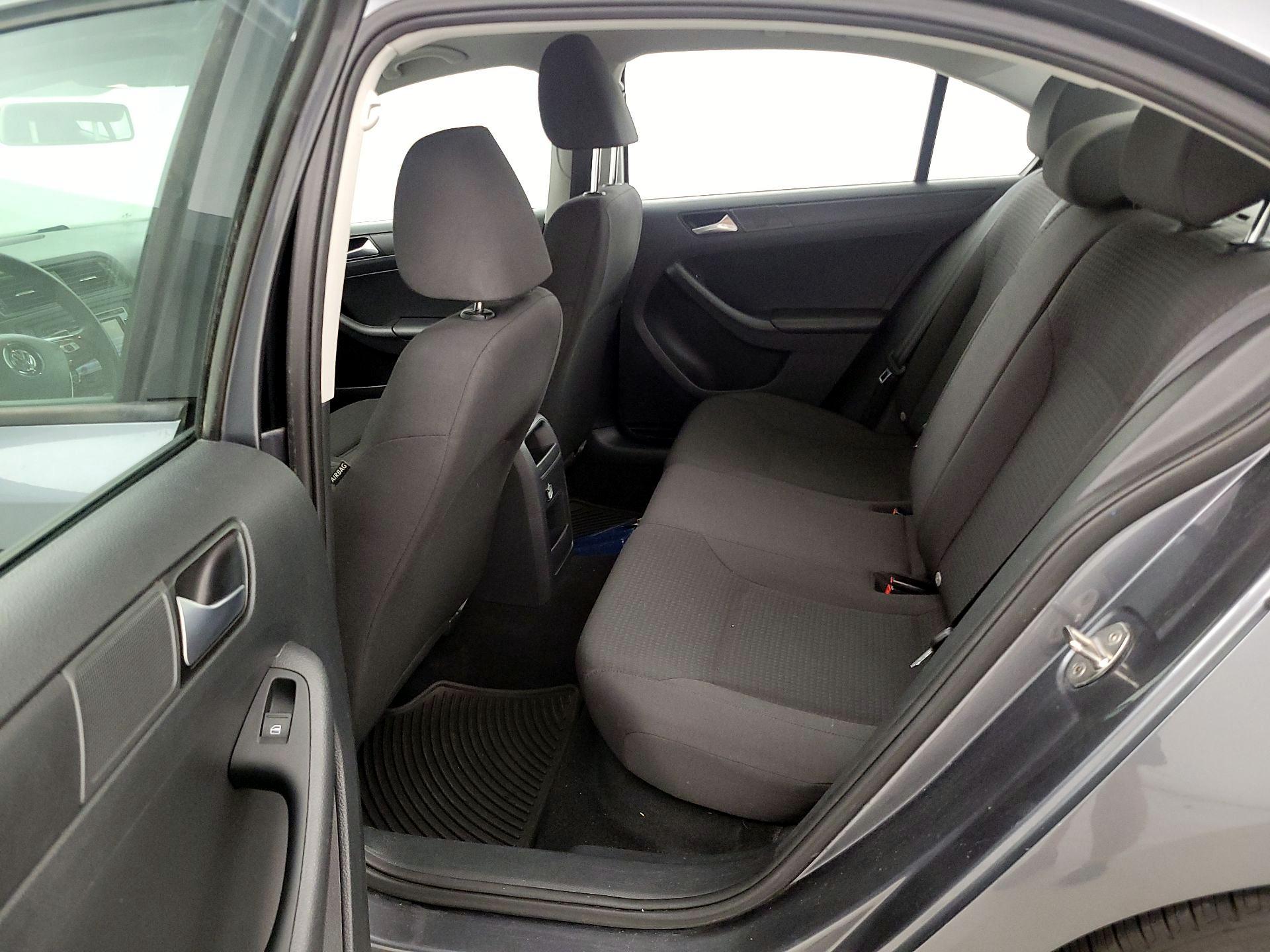 Thumbnail: 2015 Volkswagen Jetta - 19