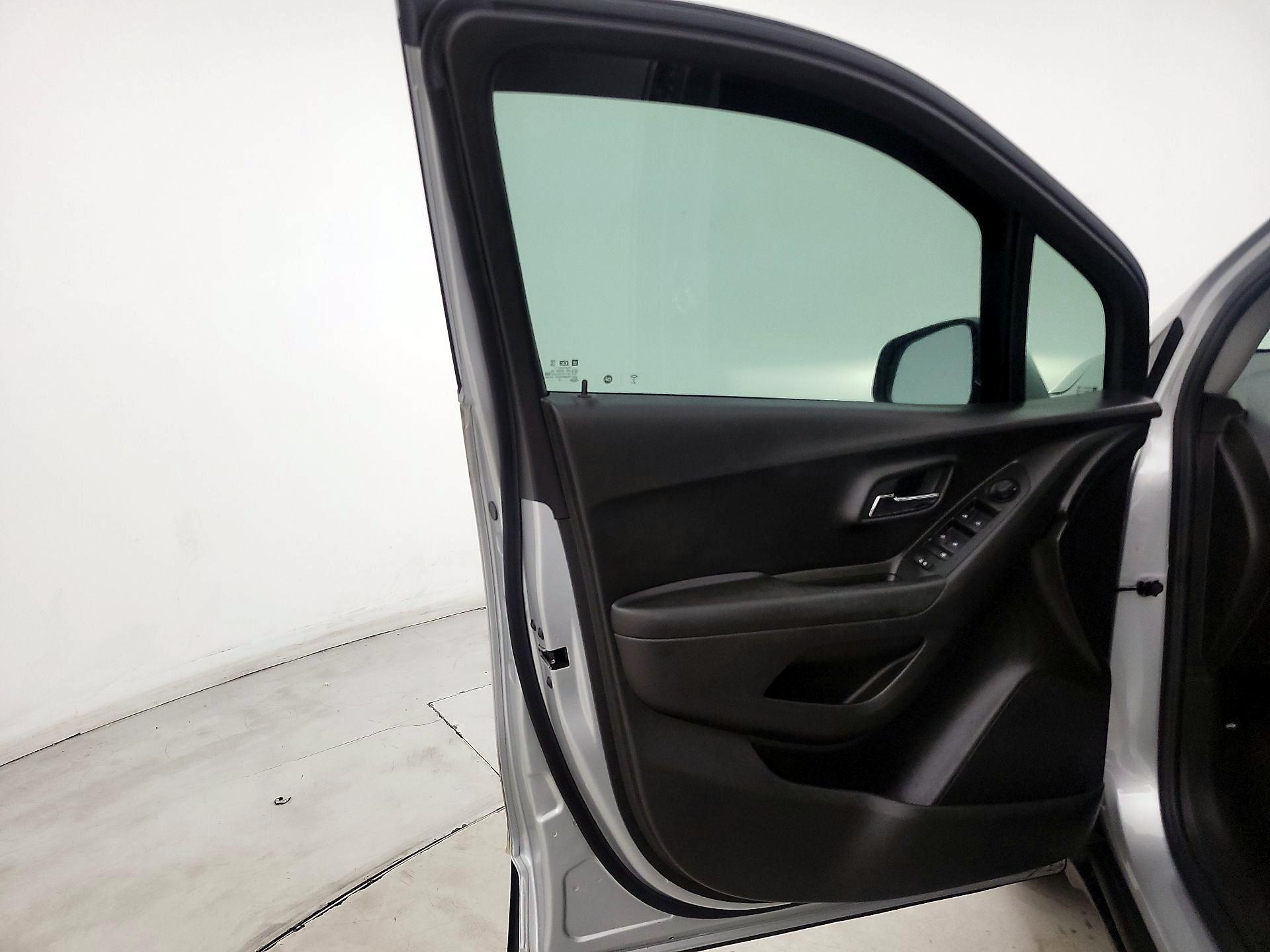 Thumbnail: 2022 Chevrolet Trax - 12
