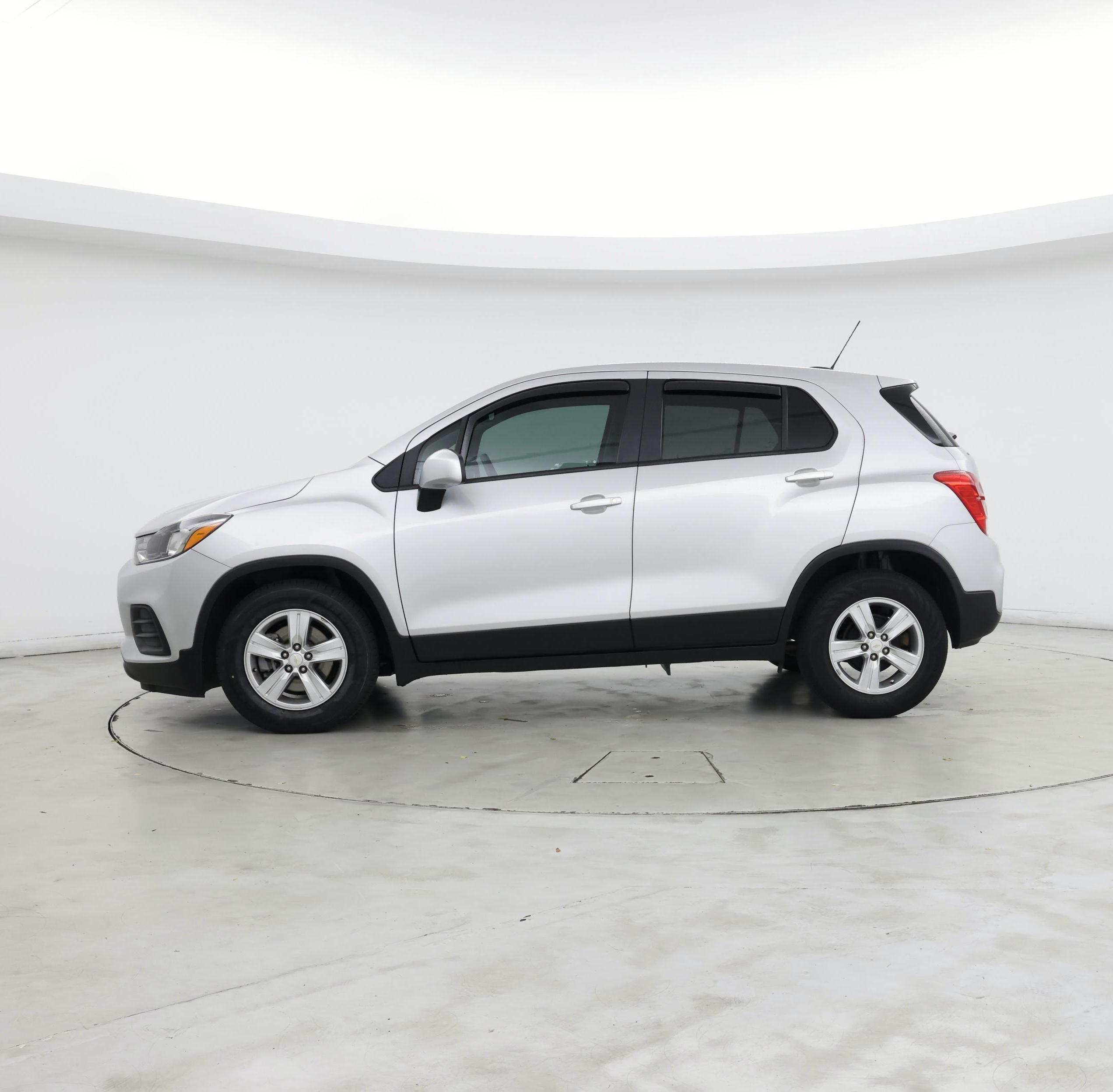 Thumbnail: 2022 Chevrolet Trax - 3