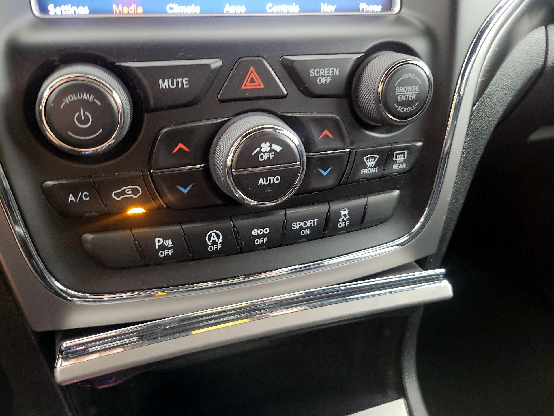 Thumbnail: 2018 Jeep Grand Cherokee - 17