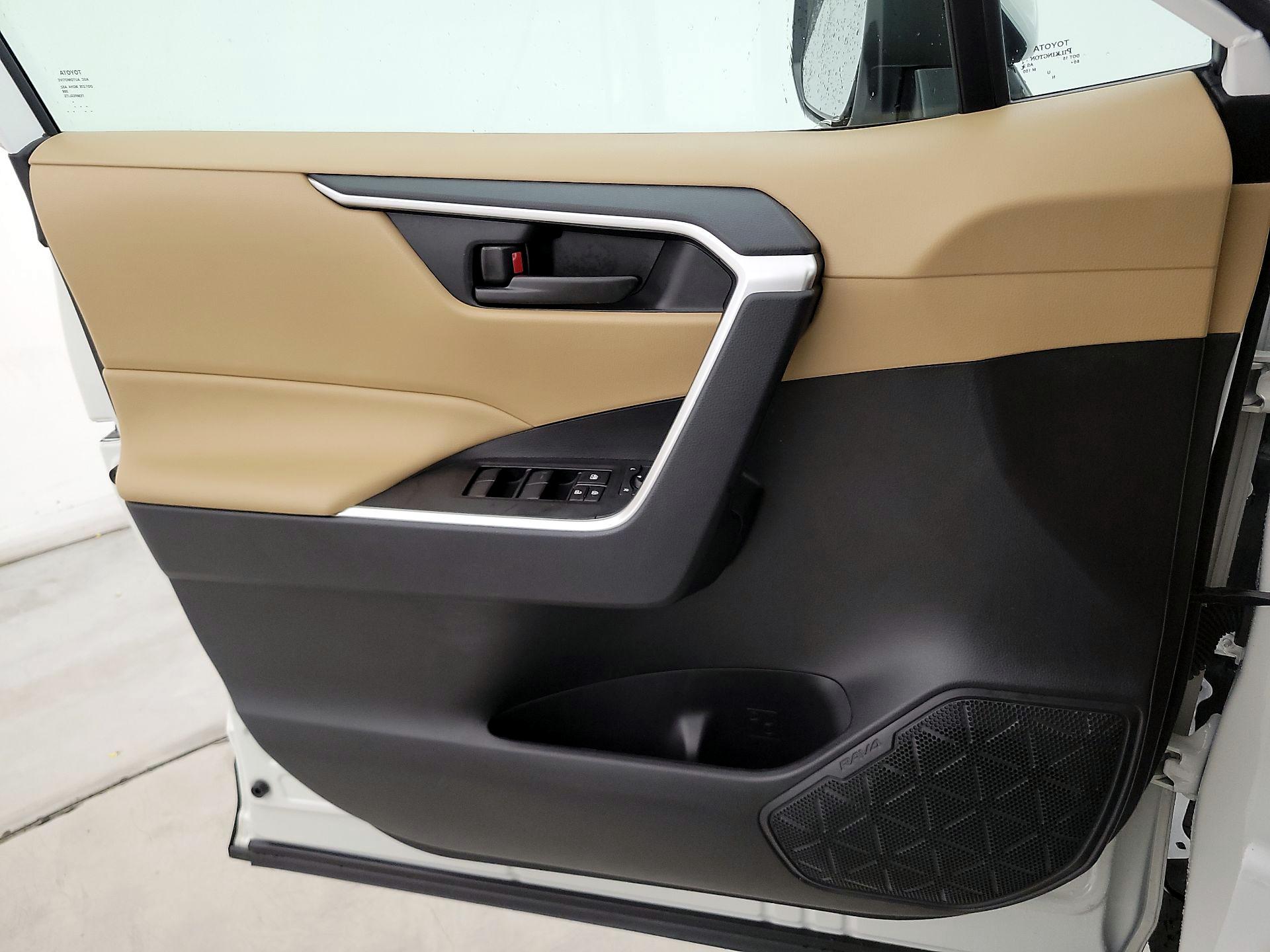 Thumbnail: 2024 Toyota RAV4 - 12