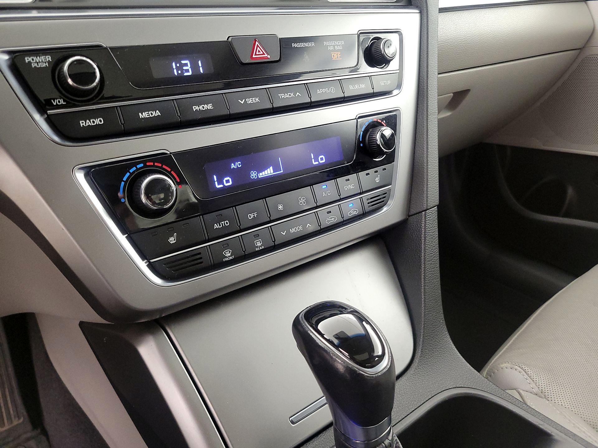 Thumbnail: 2016 Hyundai Sonata - 16