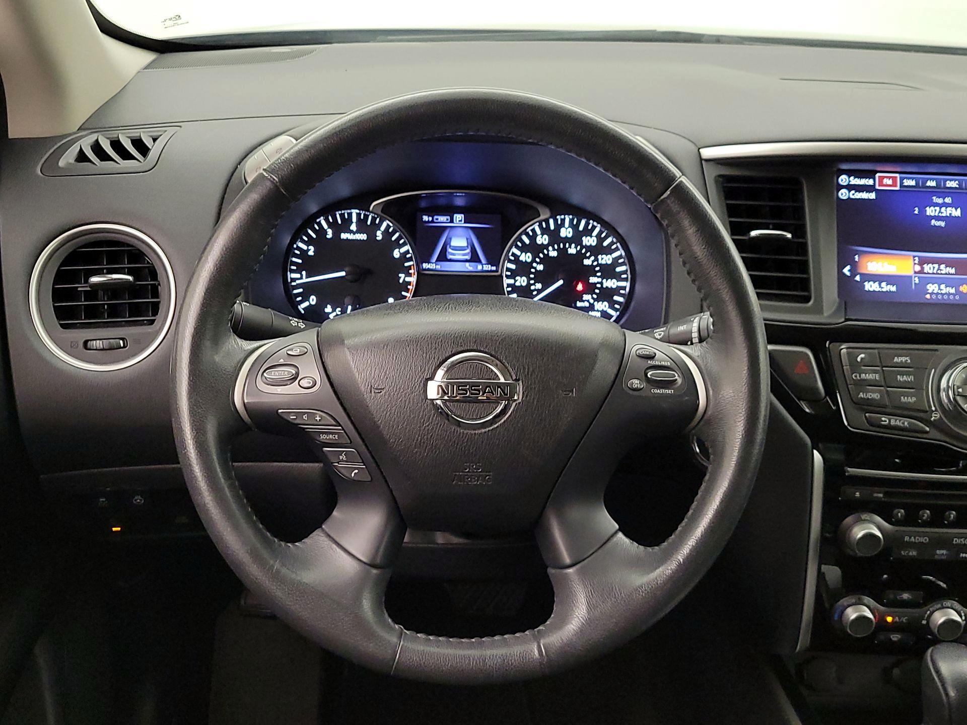 Thumbnail: 2017 Nissan Pathfinder - 10