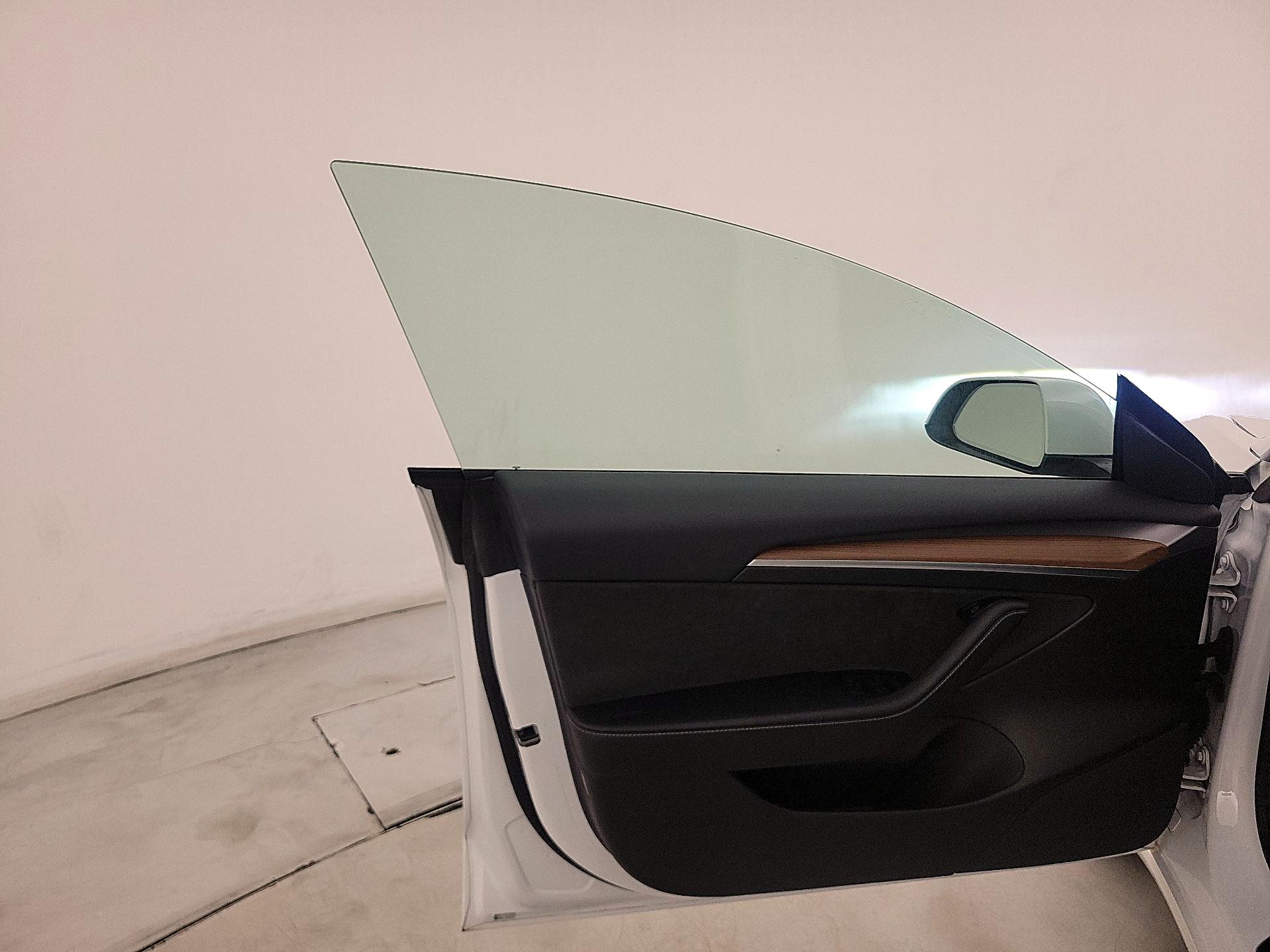 Thumbnail: 2021 Tesla Model 3 - 12