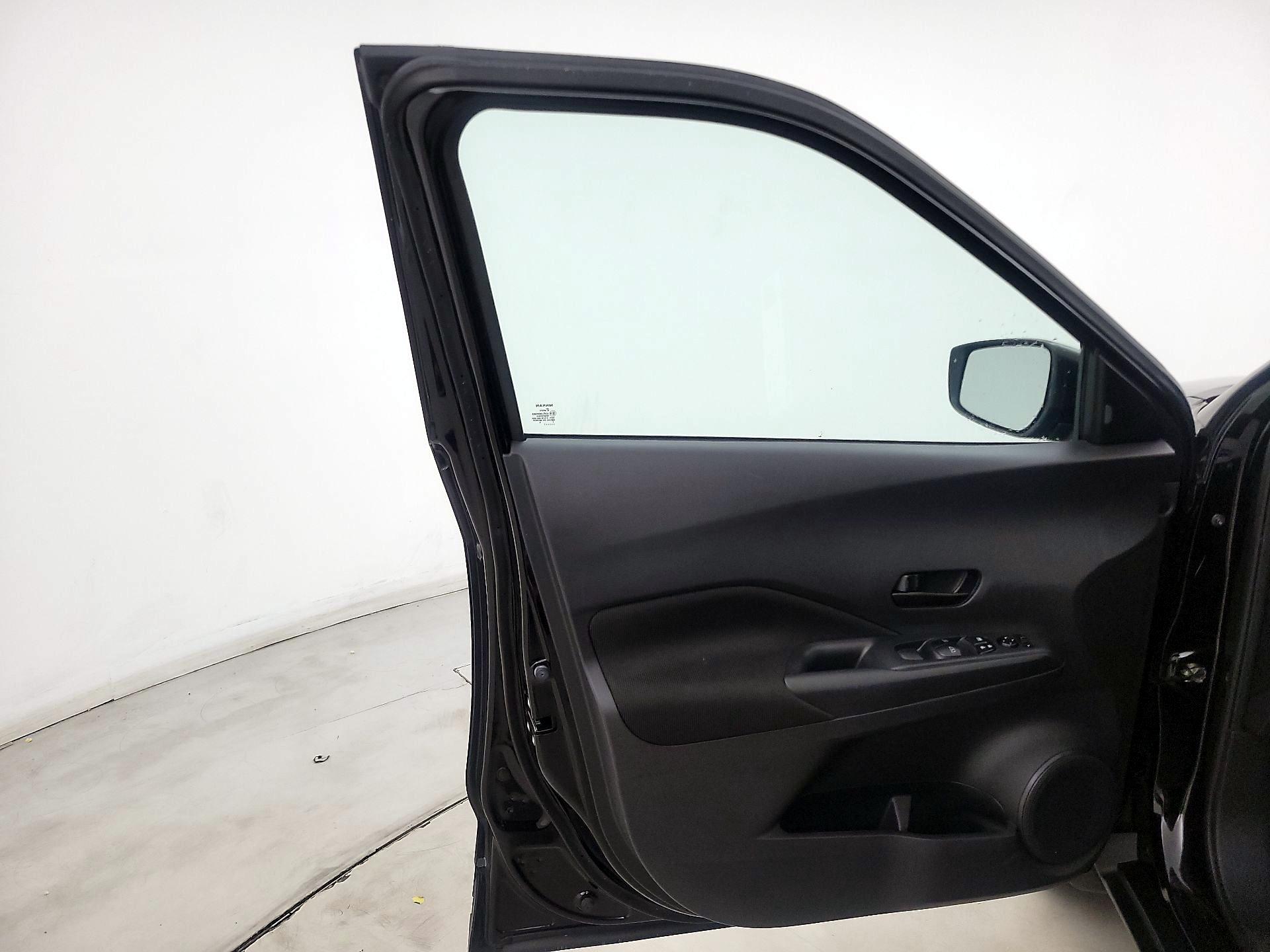 Thumbnail: 2021 Nissan Kicks - 12