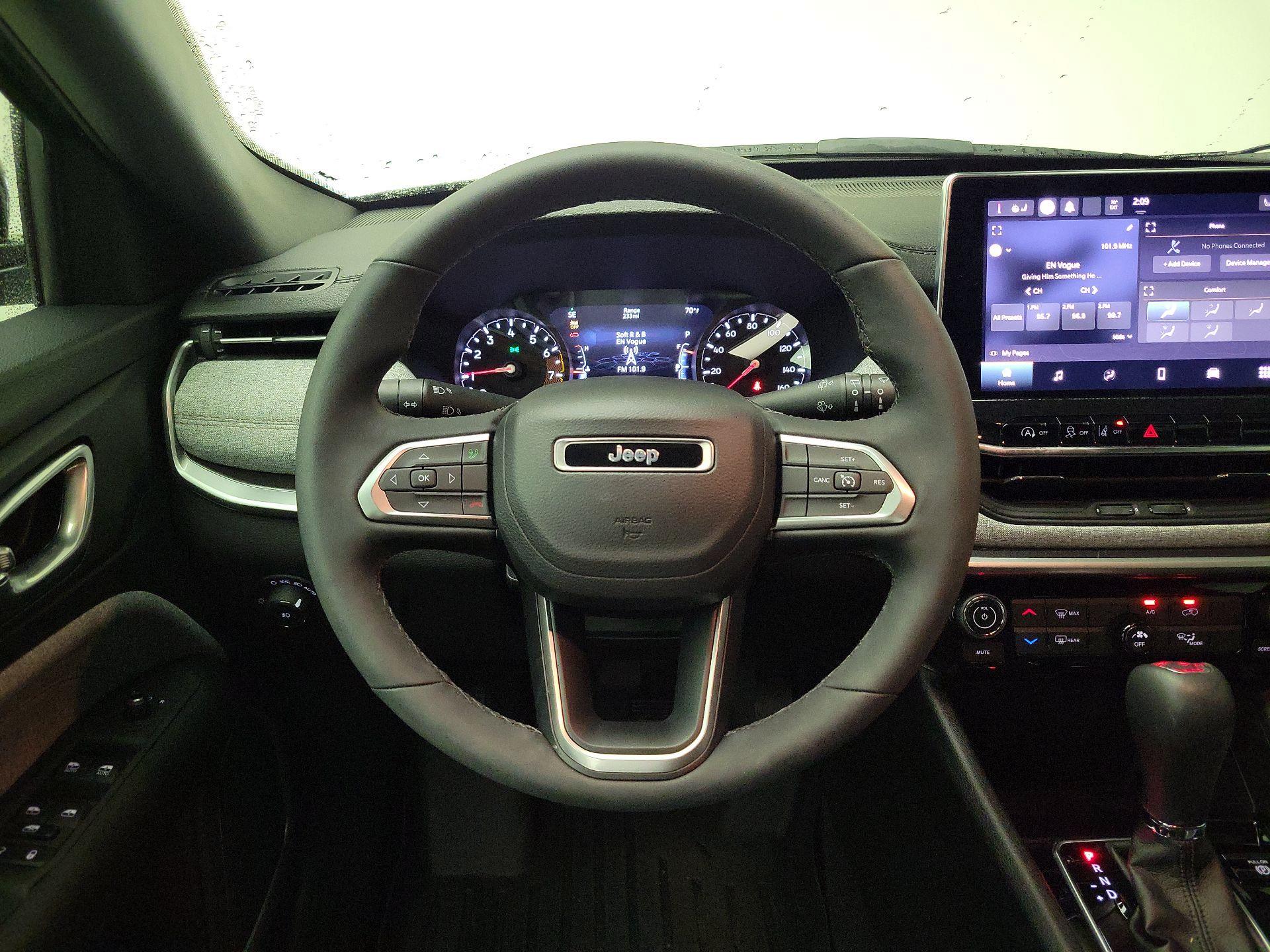 Thumbnail: 2023 Jeep Compass - 10