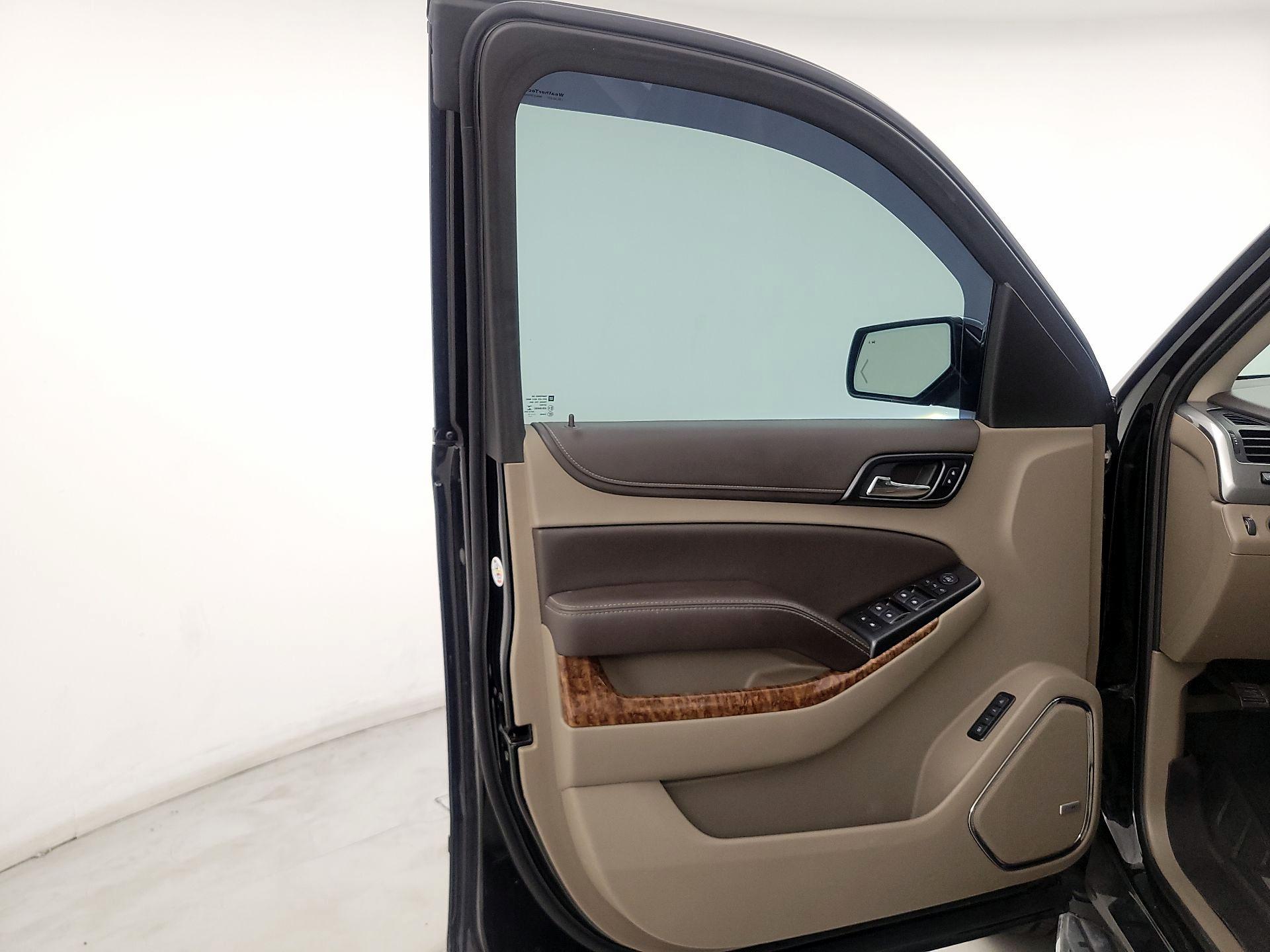 Thumbnail: 2017 Chevrolet Suburban - 12