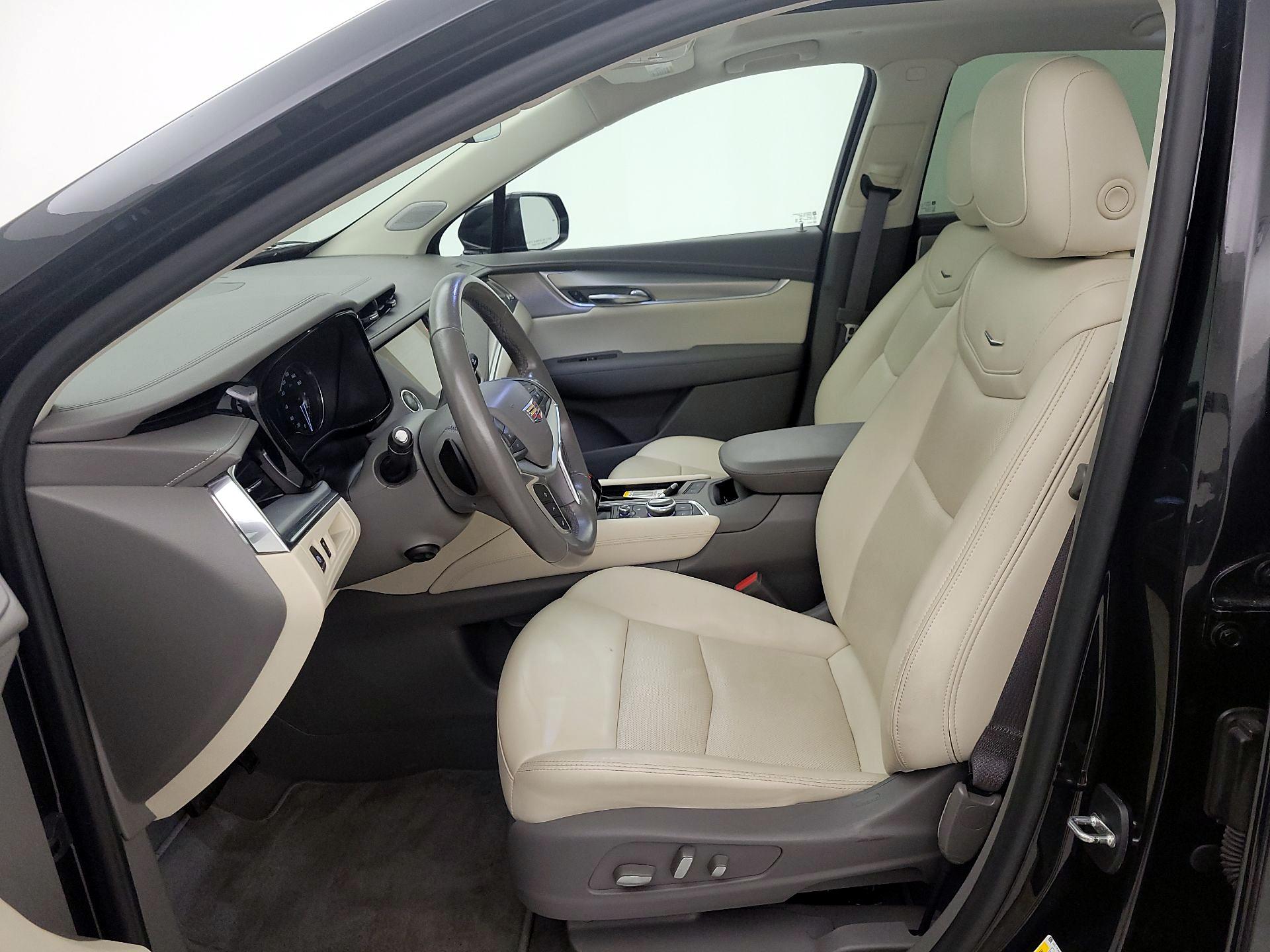 Thumbnail: 2021 Cadillac XT5 - 11