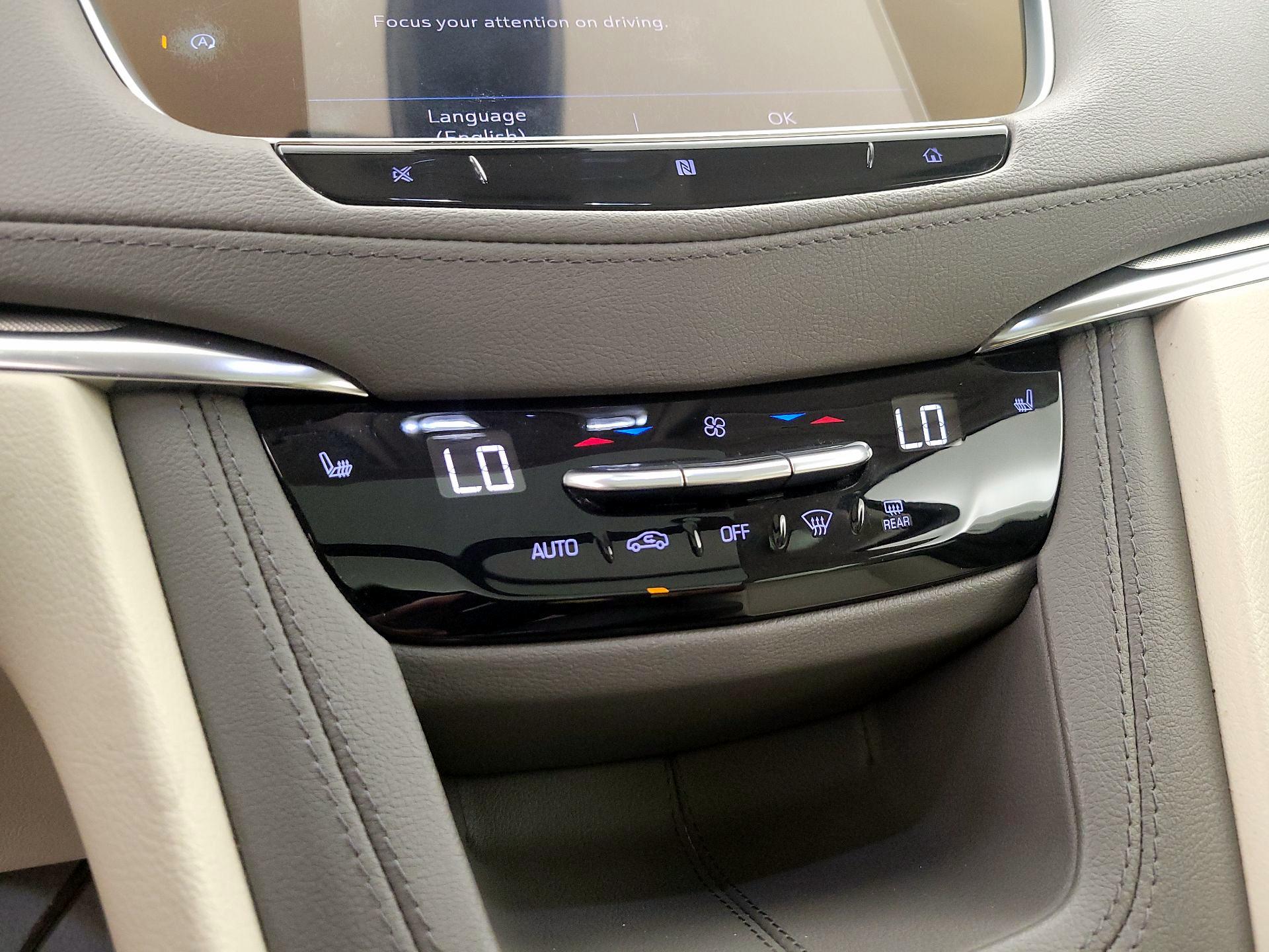Thumbnail: 2021 Cadillac XT5 - 17