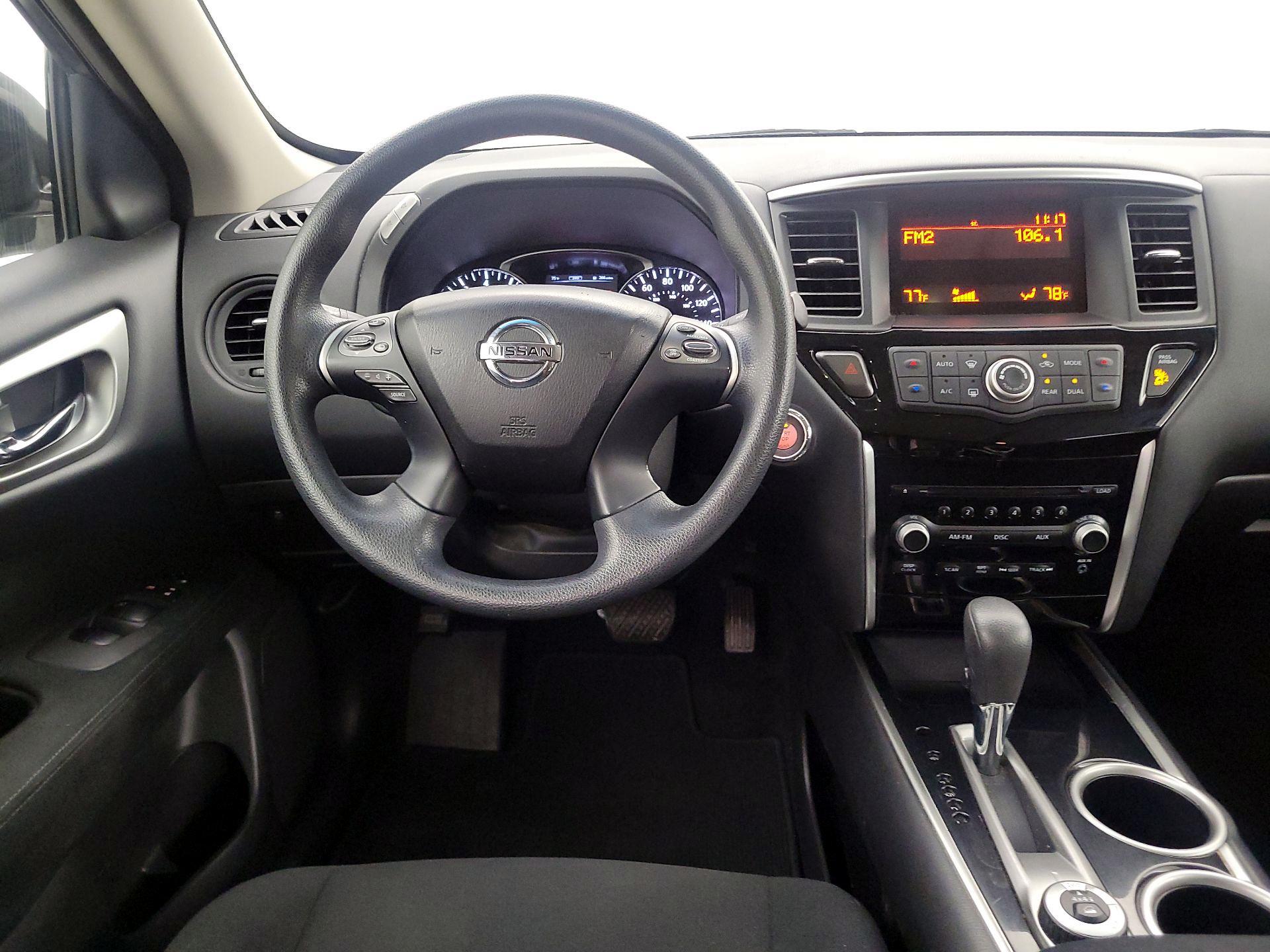 Thumbnail: 2015 Nissan Pathfinder - 10