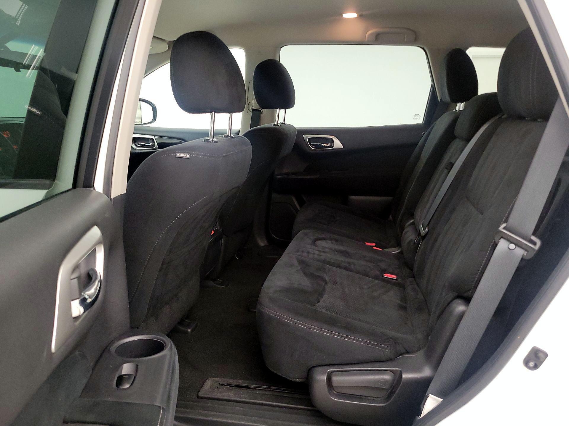 Thumbnail: 2015 Nissan Pathfinder - 18