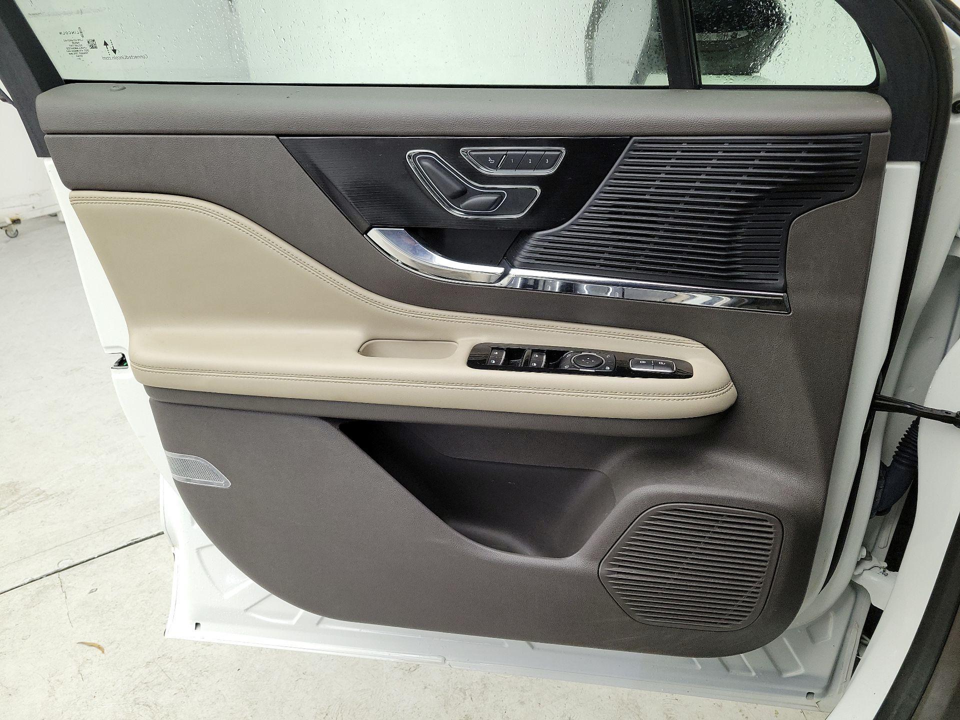 Thumbnail: 2021 Lincoln Corsair - 12