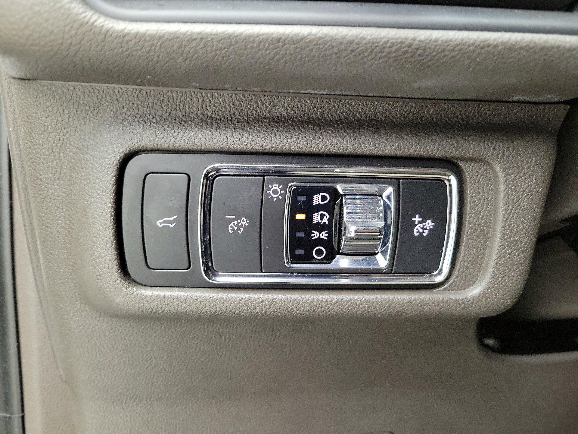 Thumbnail: 2021 Lincoln Corsair - 13