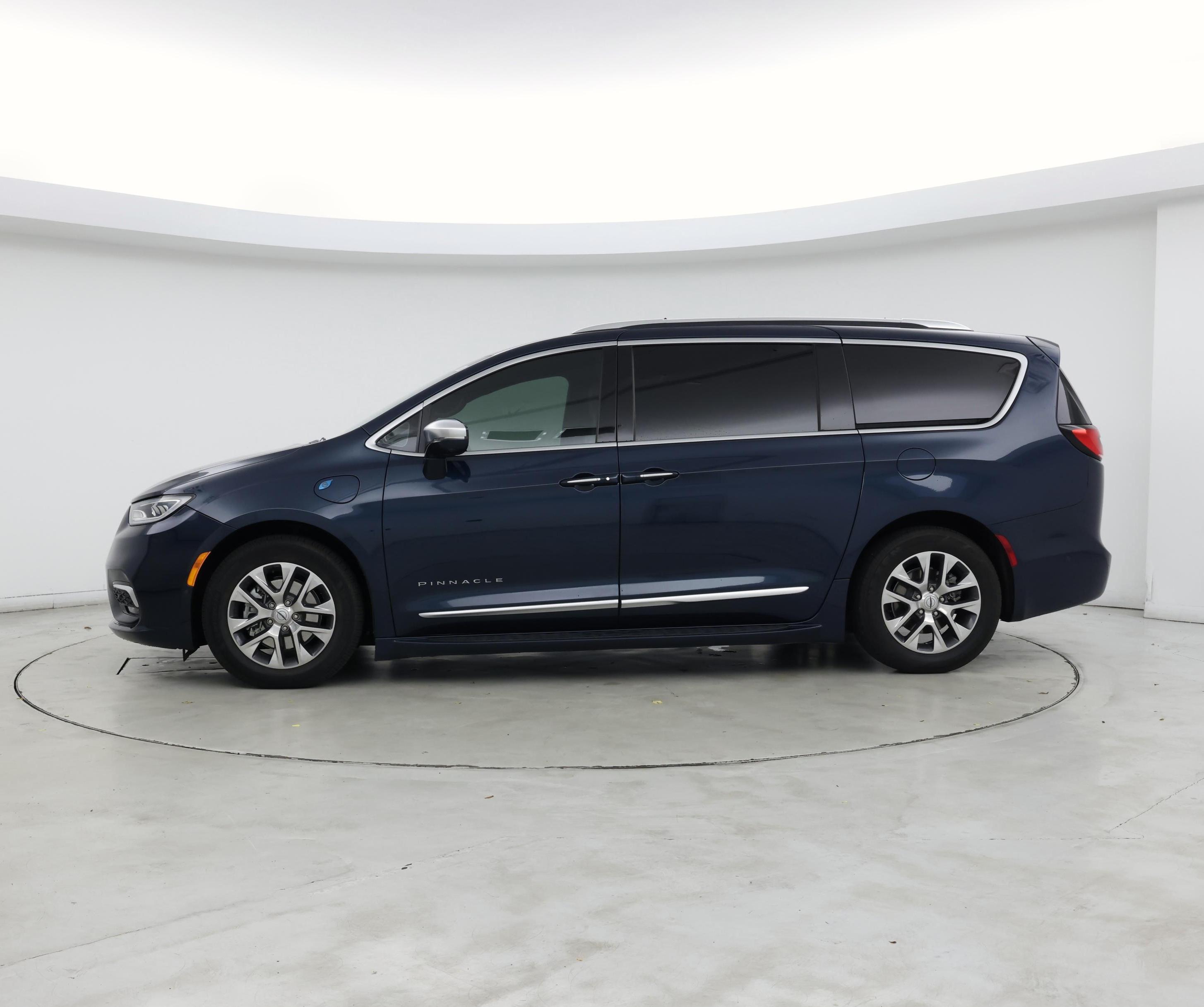Thumbnail: 2022 Chrysler Pacifica - 3