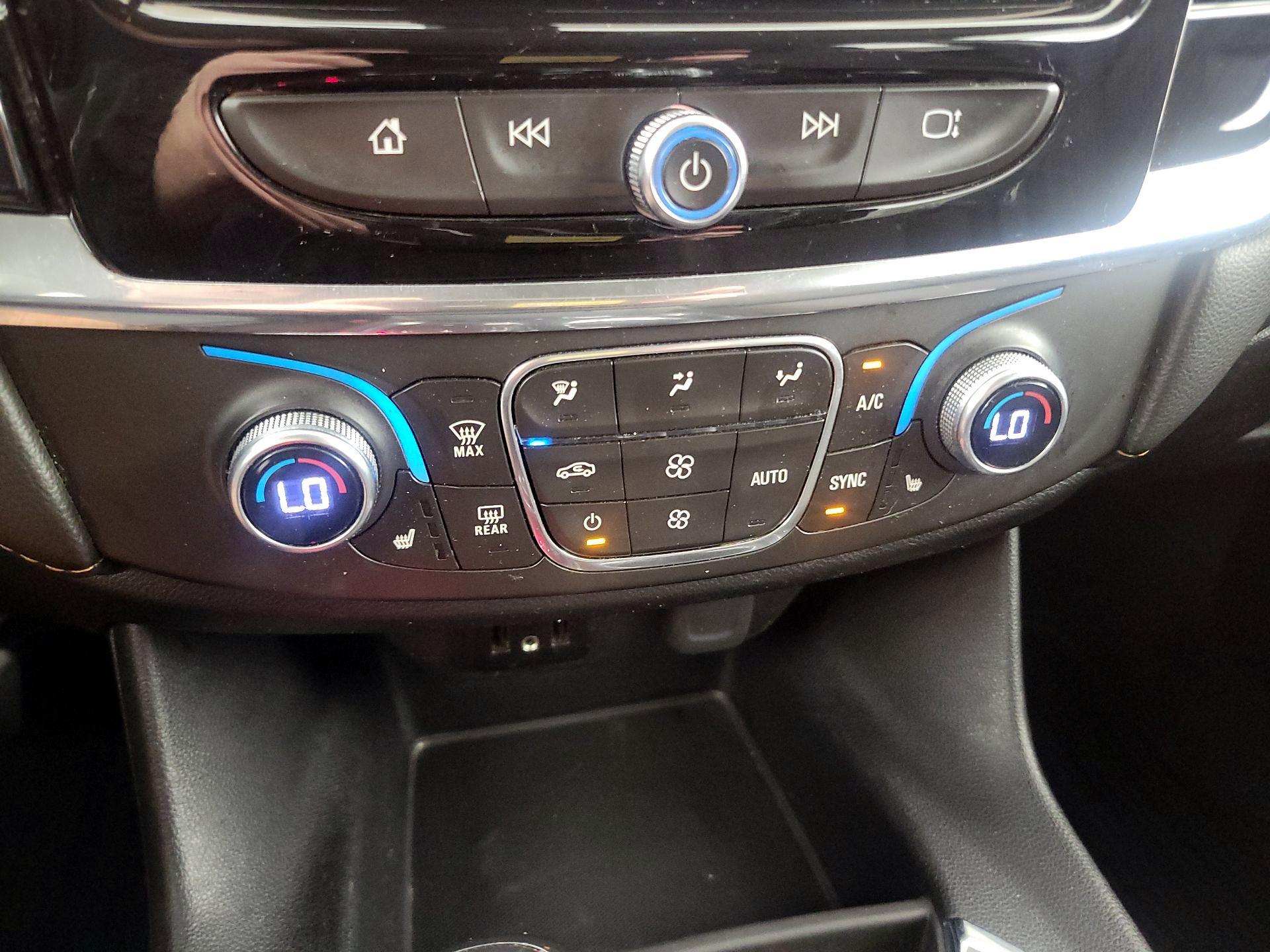 Thumbnail: 2018 Chevrolet Traverse - 16