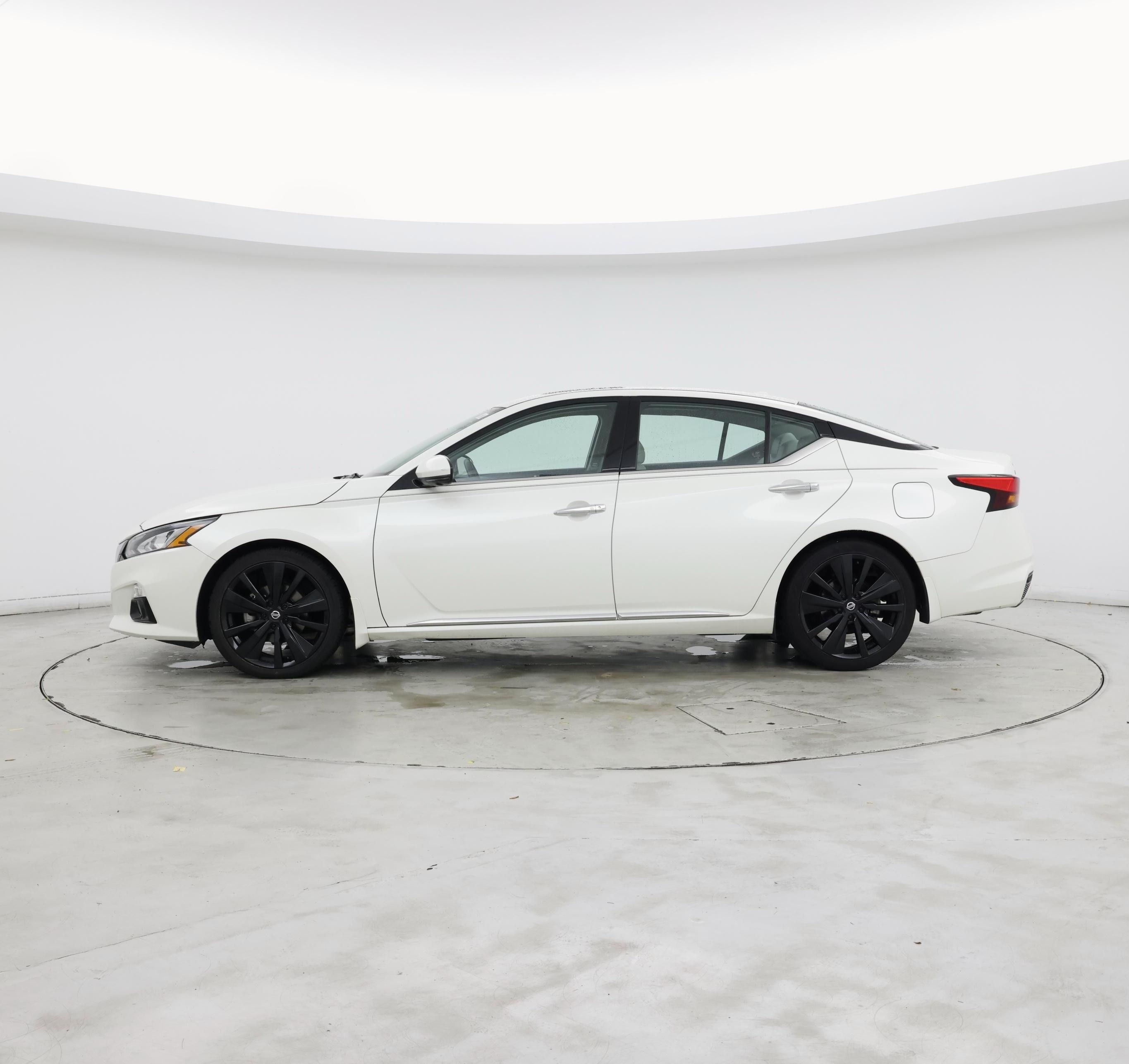 Thumbnail: 2019 Nissan Altima - 3
