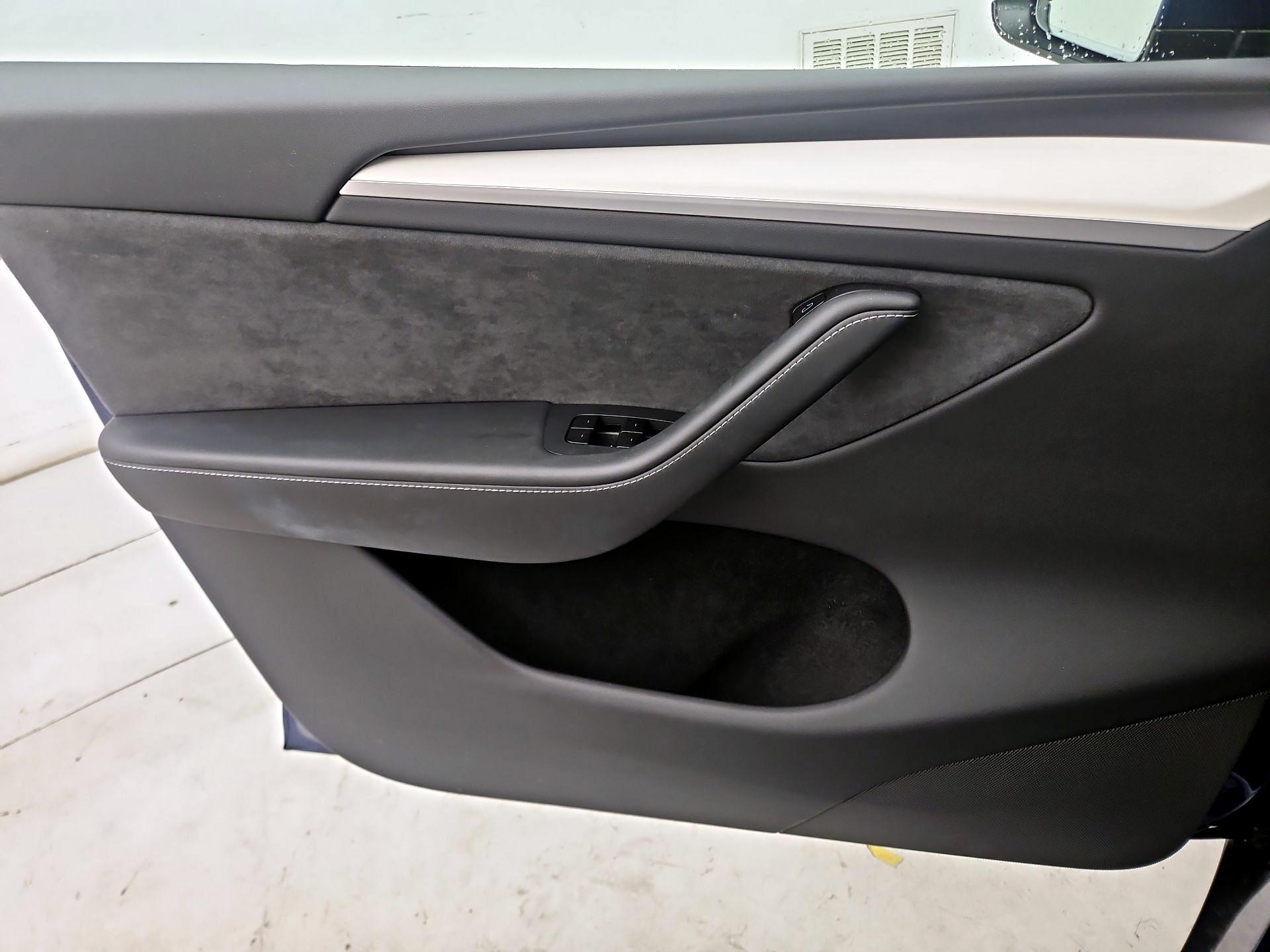 Thumbnail: 2025 Tesla Model Y - 12