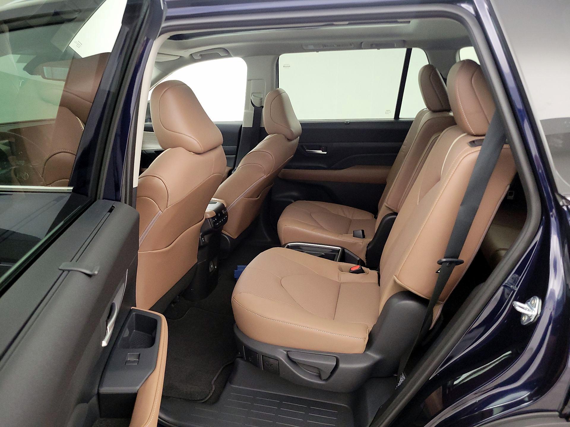 Thumbnail: 2025 Toyota Grand Highlander - 20