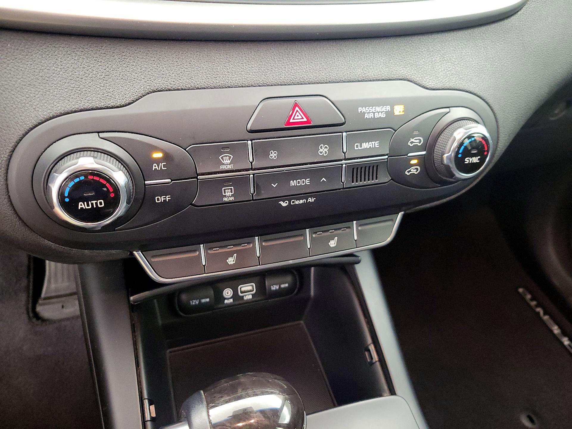 Thumbnail: 2017 Kia Sorento - 16