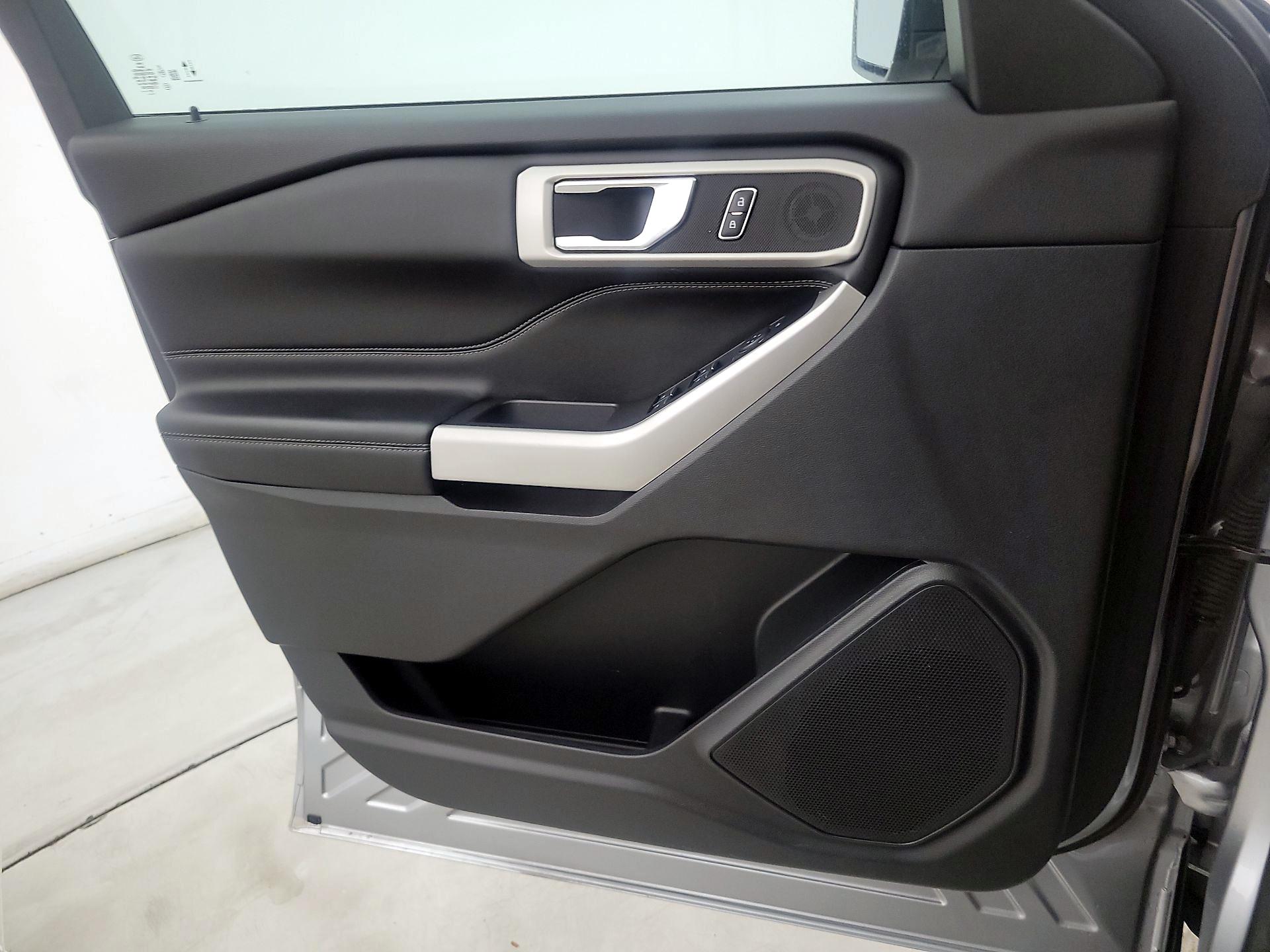 Thumbnail: 2020 Ford Explorer - 12