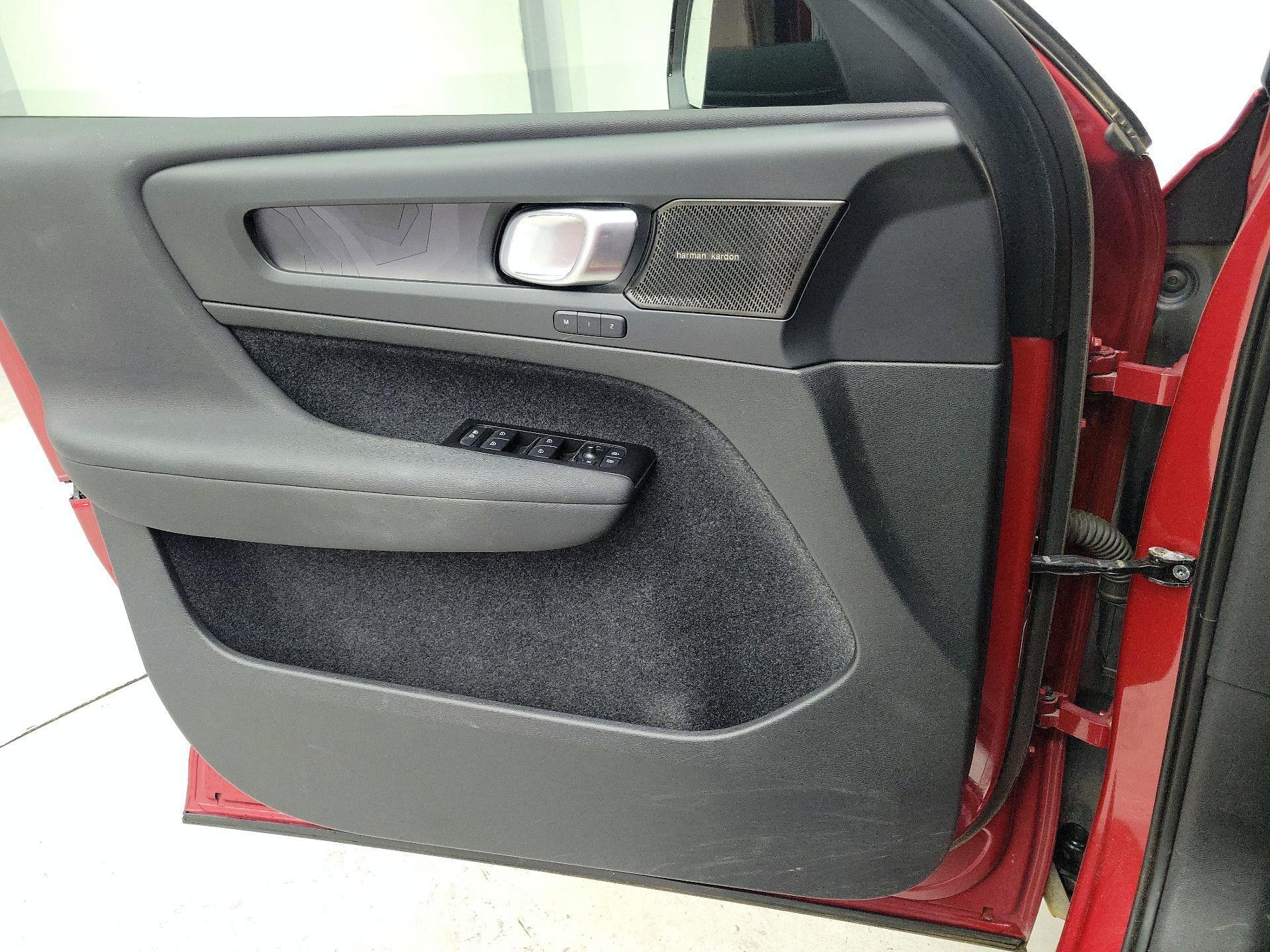 Thumbnail: 2022 Volvo C40 - 12