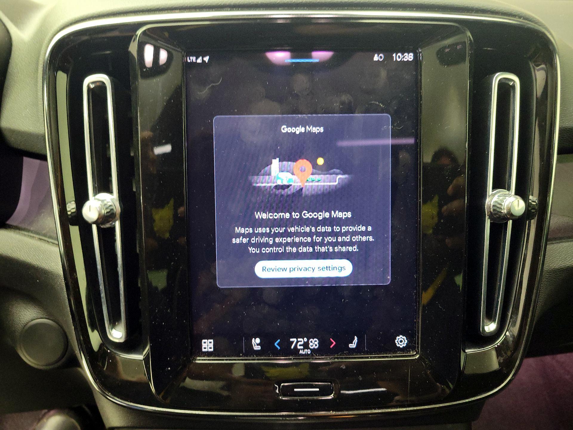 Thumbnail: 2022 Volvo C40 - 14