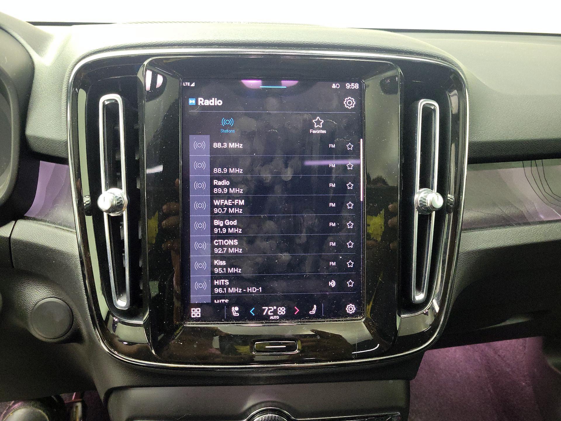 Thumbnail: 2022 Volvo C40 - 16