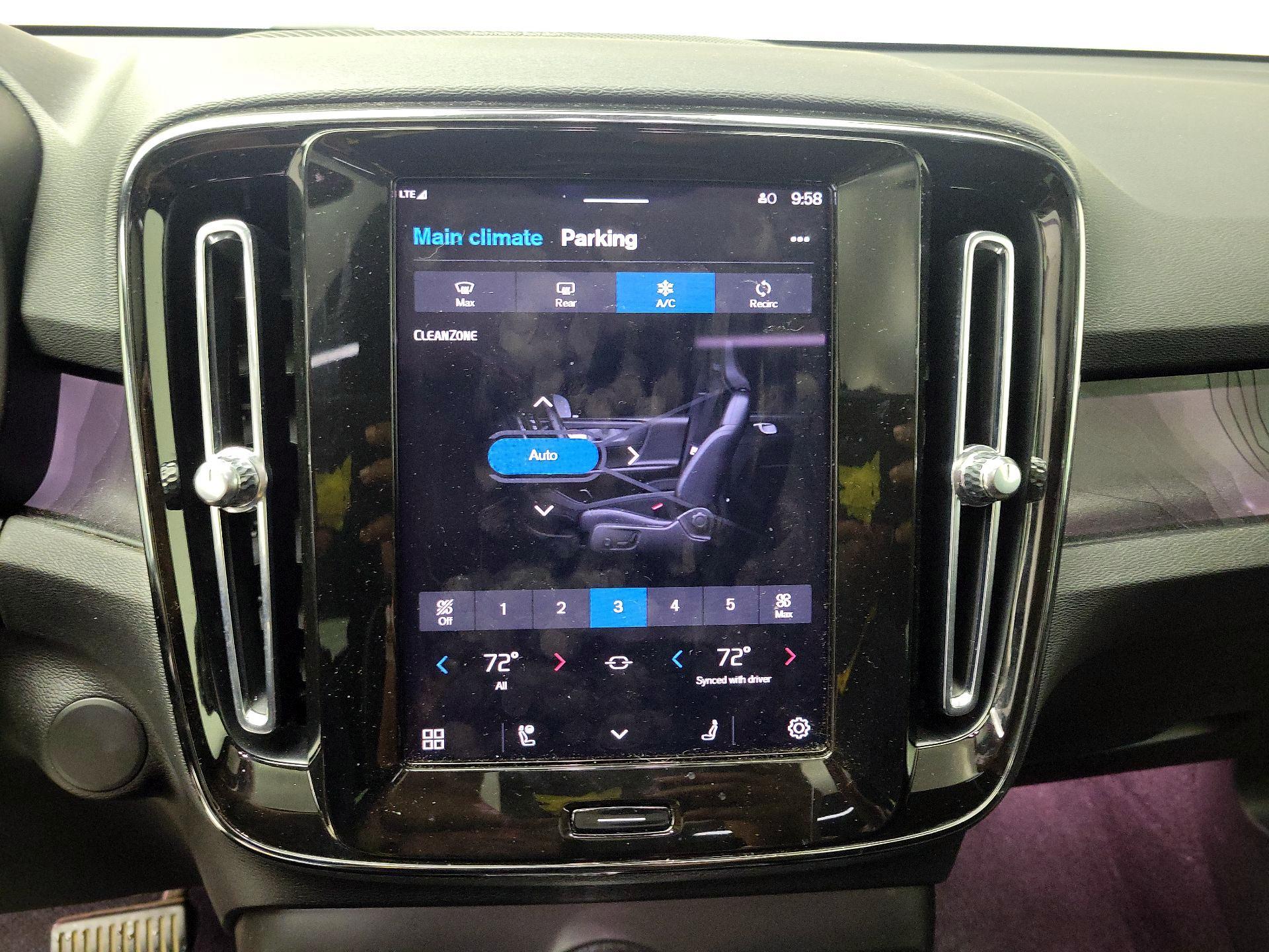 Thumbnail: 2022 Volvo C40 - 17